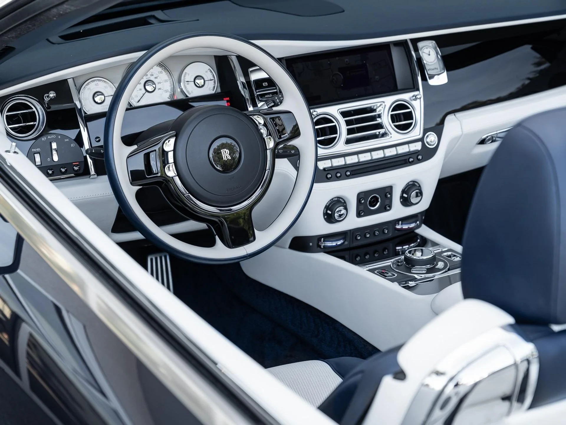 mph031_2013520702_Used_2018_Rolls_Royce_Dawn_Convertible_1764360449_b9463dba34