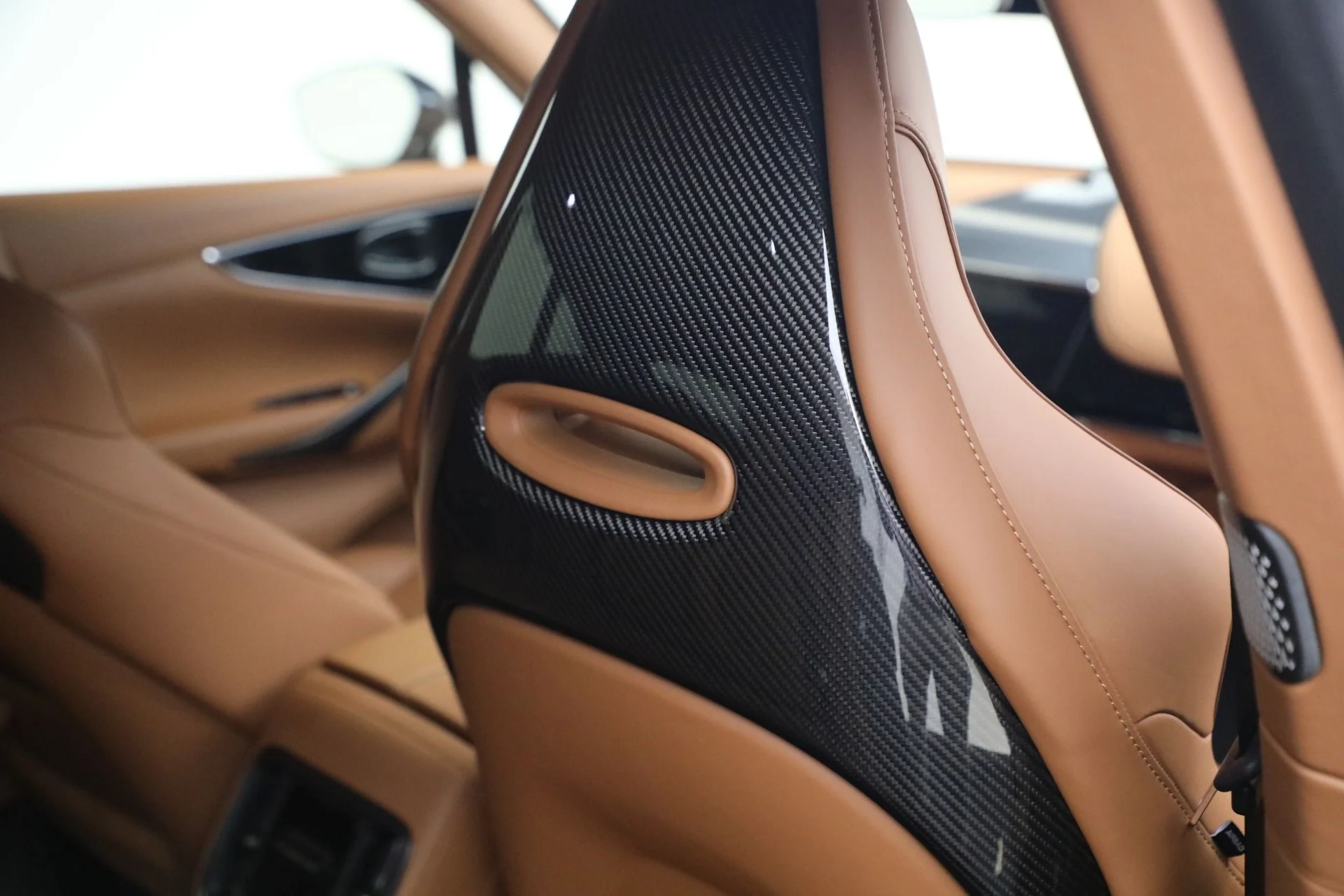 mph031_20211643_New_2026_Aston_Martin_DBX_S_1792514646_076ee87993