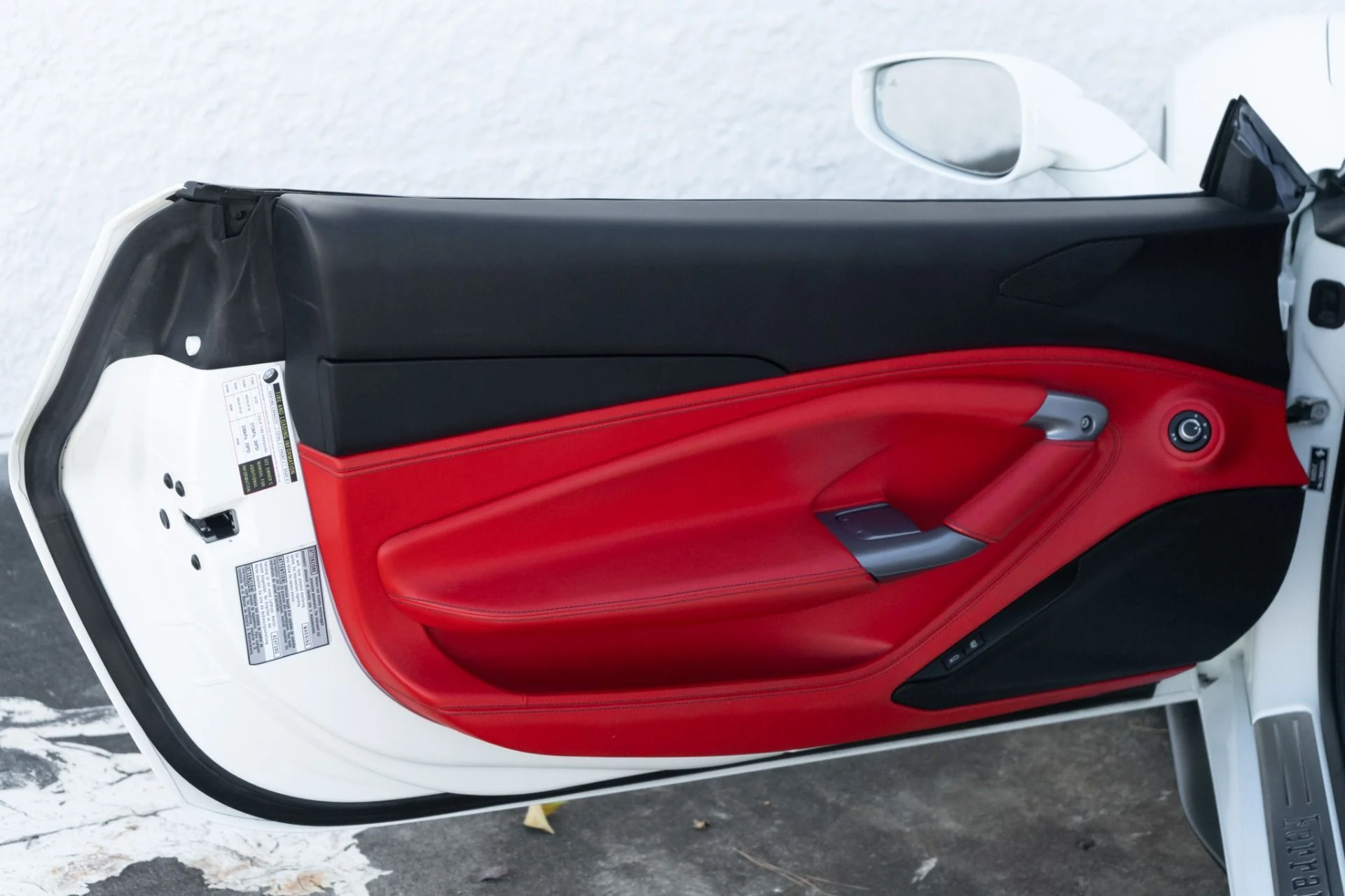 mph031_2021830342_Used_2023_Ferrari_F8_Spider_1765825139_7b1b52c110