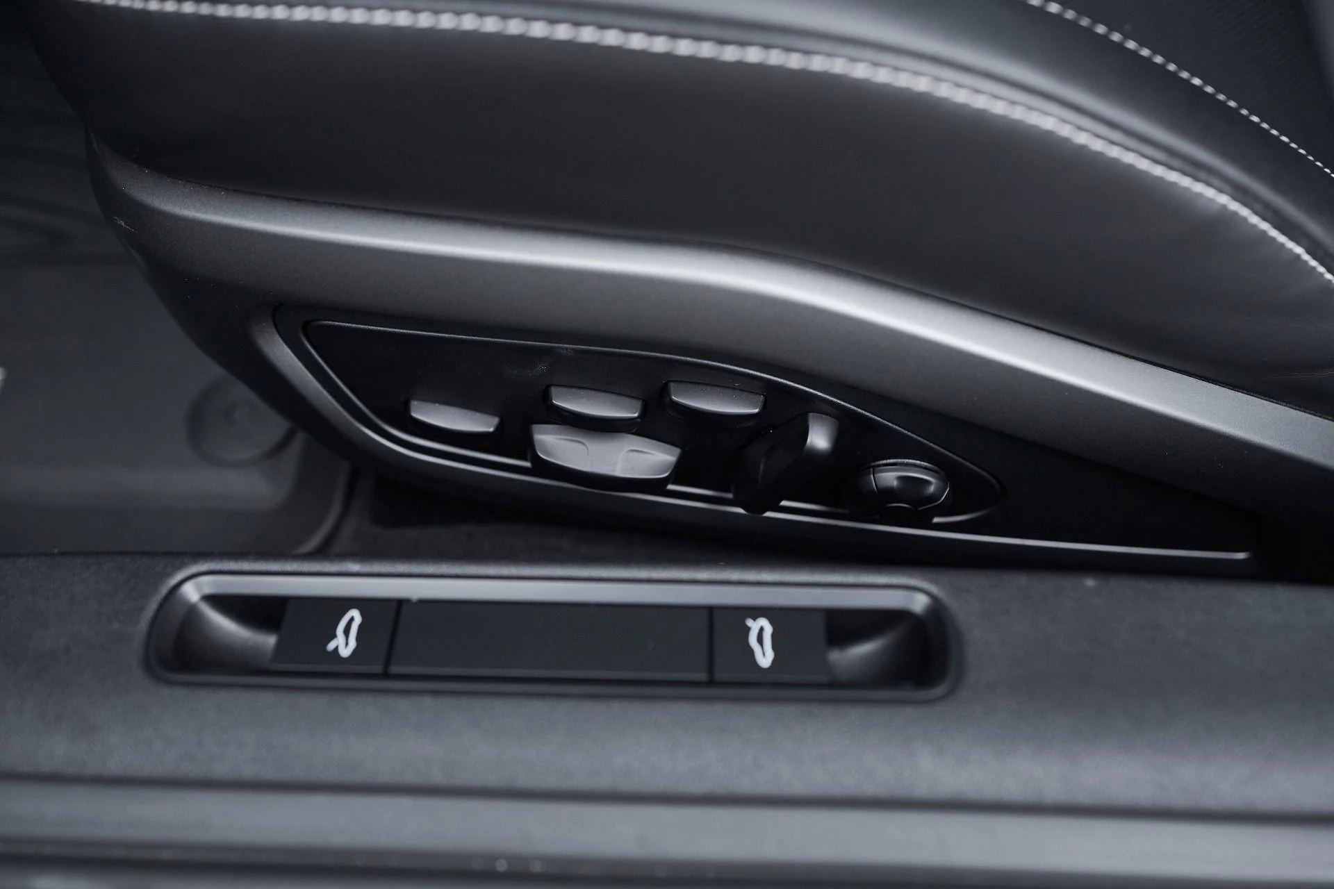 mph031_2024785643_Used_2021_Porsche_911_Turbo_S_1760042762_dac498c5ff