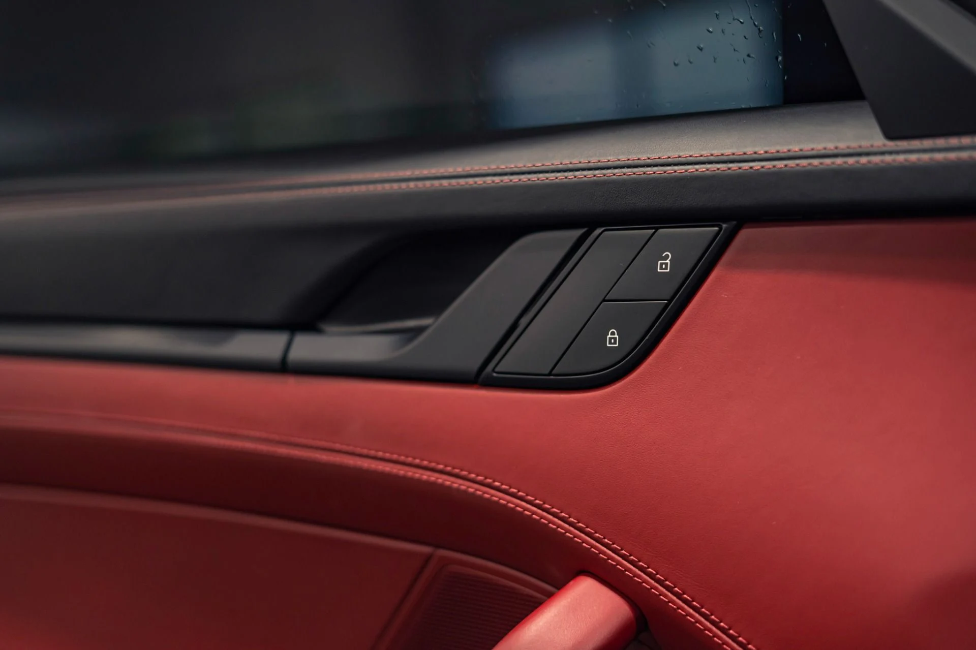 mph031_2037284380_Used_2022_Porsche_911_1776272111_478c42a10e