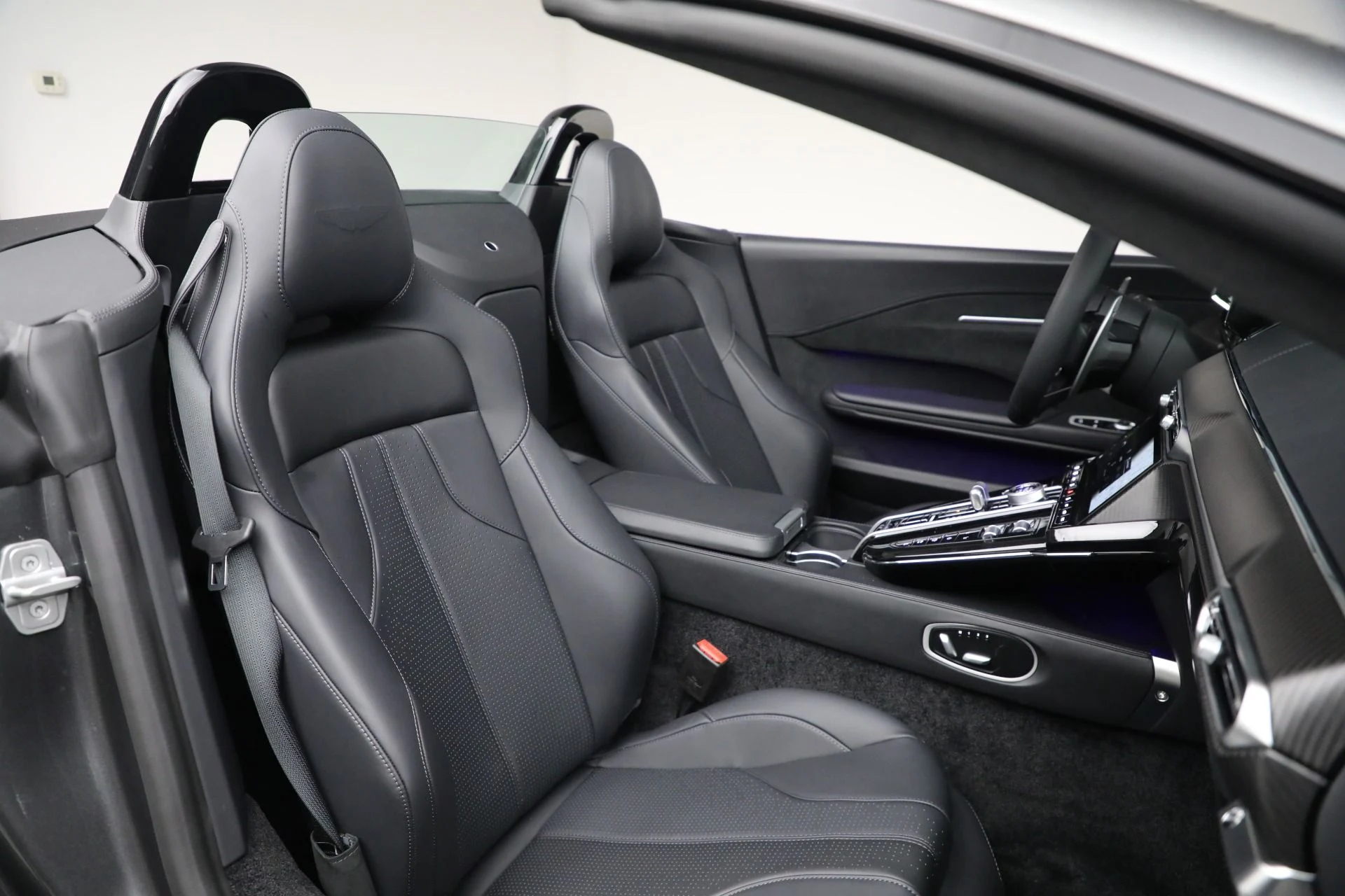 mph031_2045754599_New_2026_Aston_Martin_Vantage_Roadster_0f0813c9d7