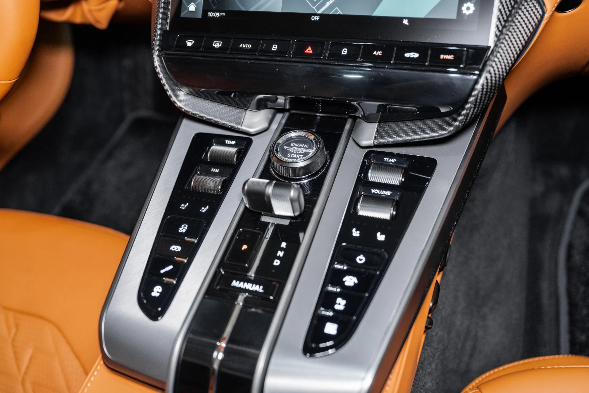 mph031_2056995960_Used_2025_Aston_Martin_Vanquish_1751745767_b973edeec8