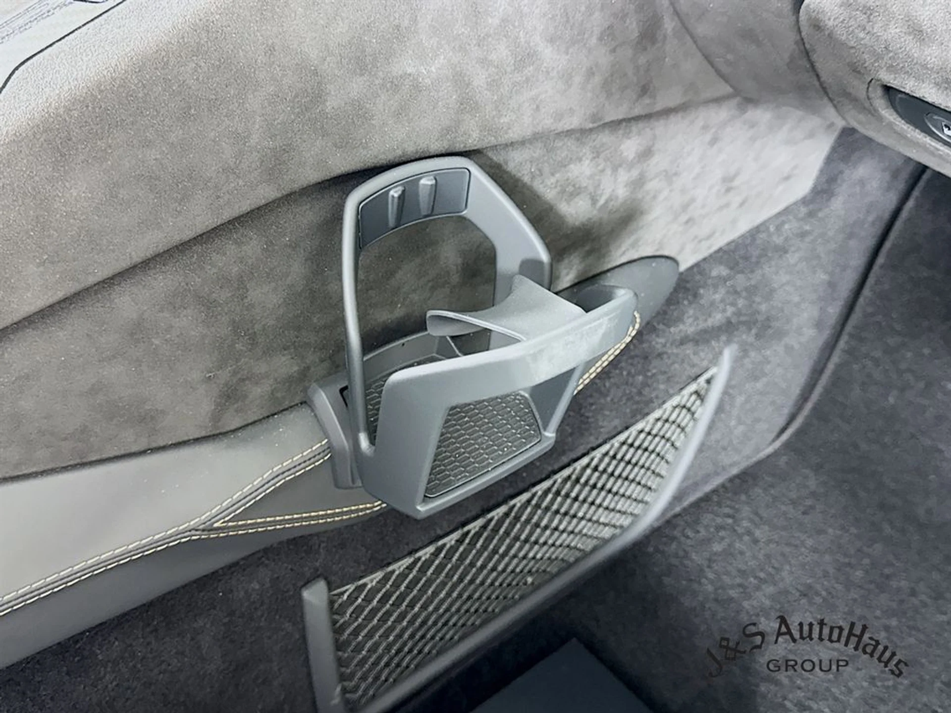 mph031_205941688_x1lpr8h869whwu7uhuvuzc8cahaw_c3760f214b