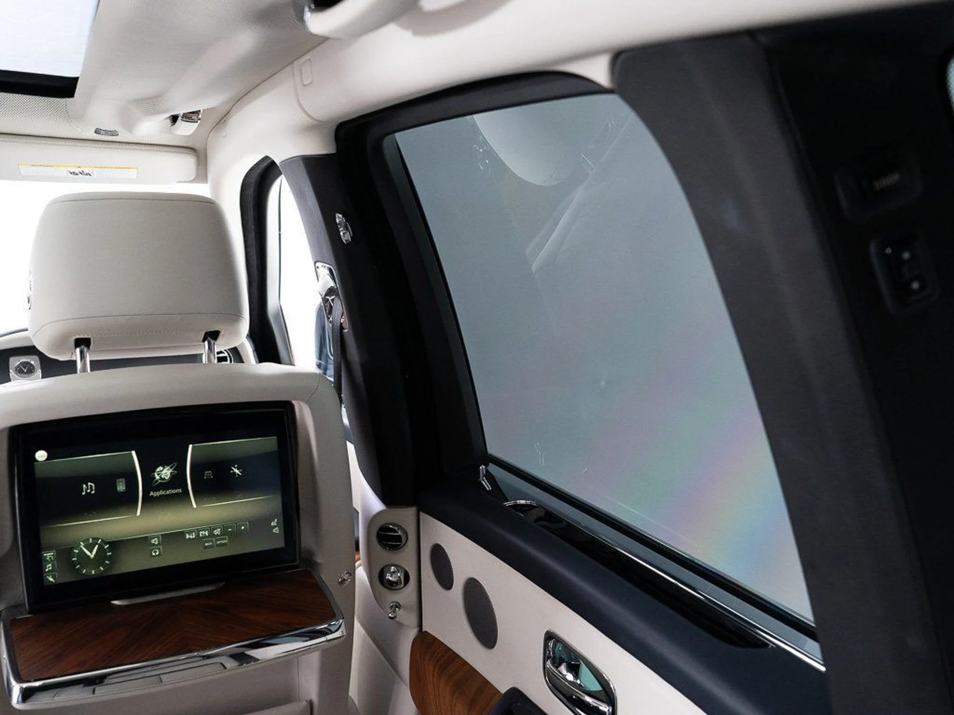 mph031_2072153451_19b4f4949dd6d7b65b0ed478d557f0b0_ed696cd745