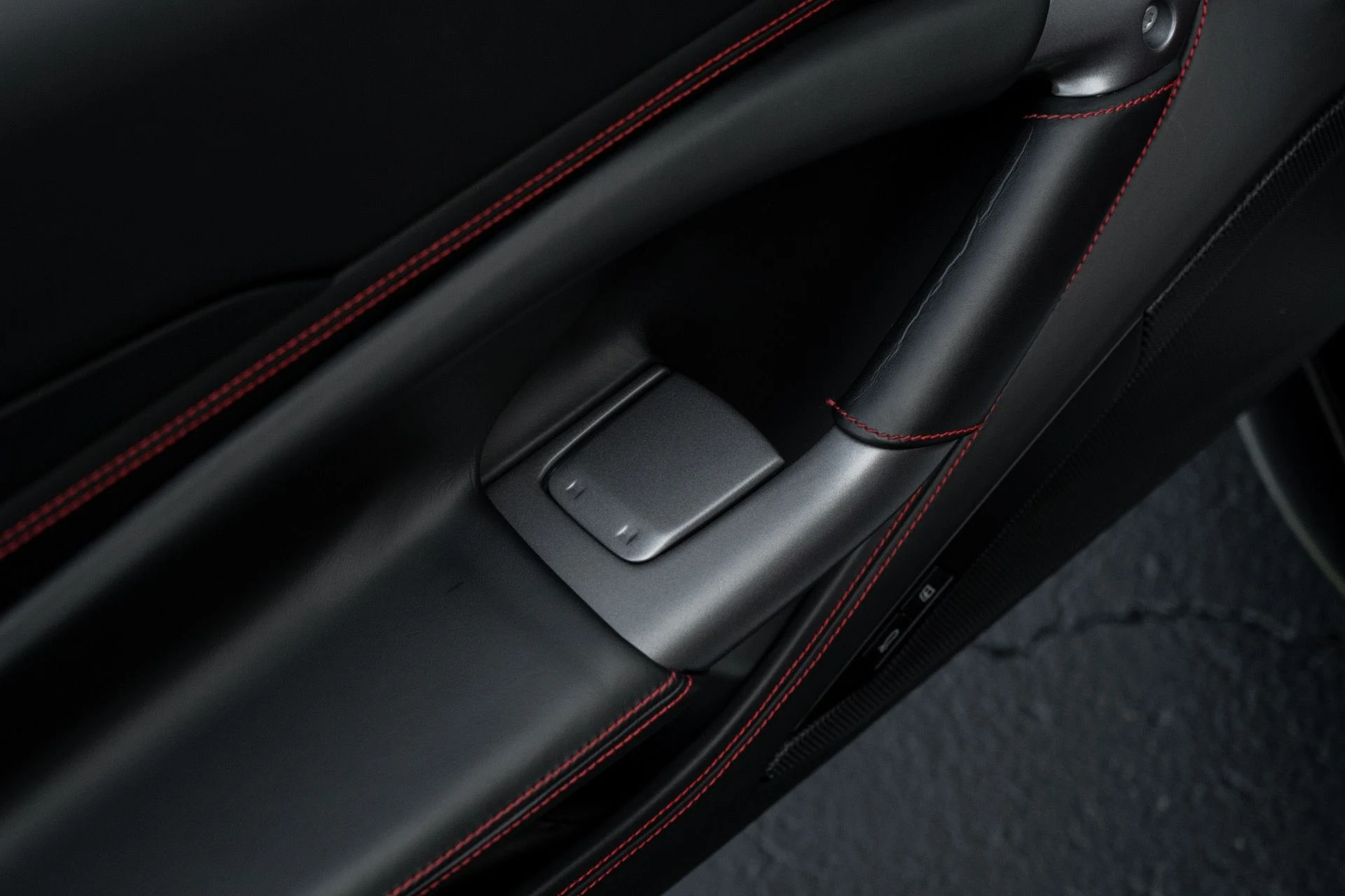 mph031_2076139586_Used_2020_Ferrari_F8_Tributo_1761689763_e122636d2b