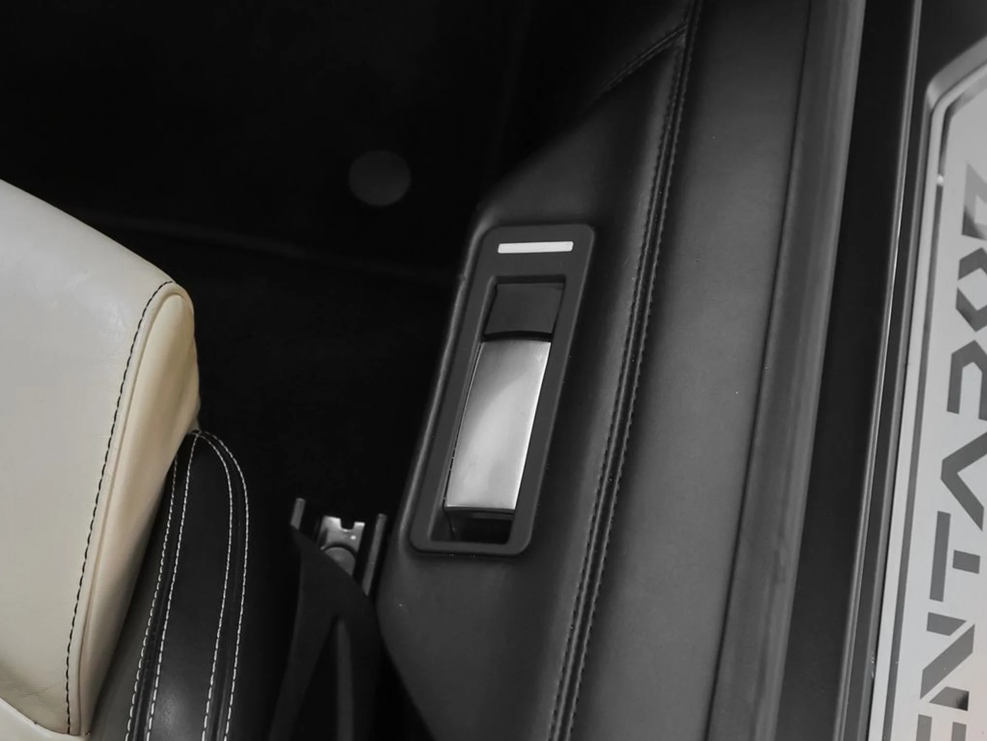 mph031_2076553850_32_e60a83d229