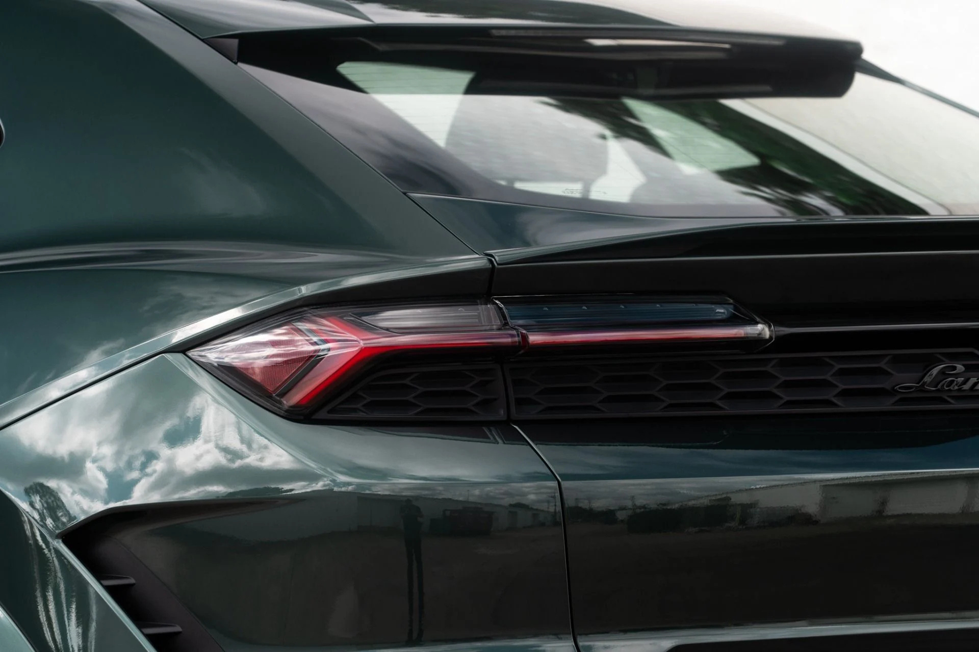 mph031_2083895958_Used_2025_Lamborghini_Urus_SE_1758739816_d64d287c75