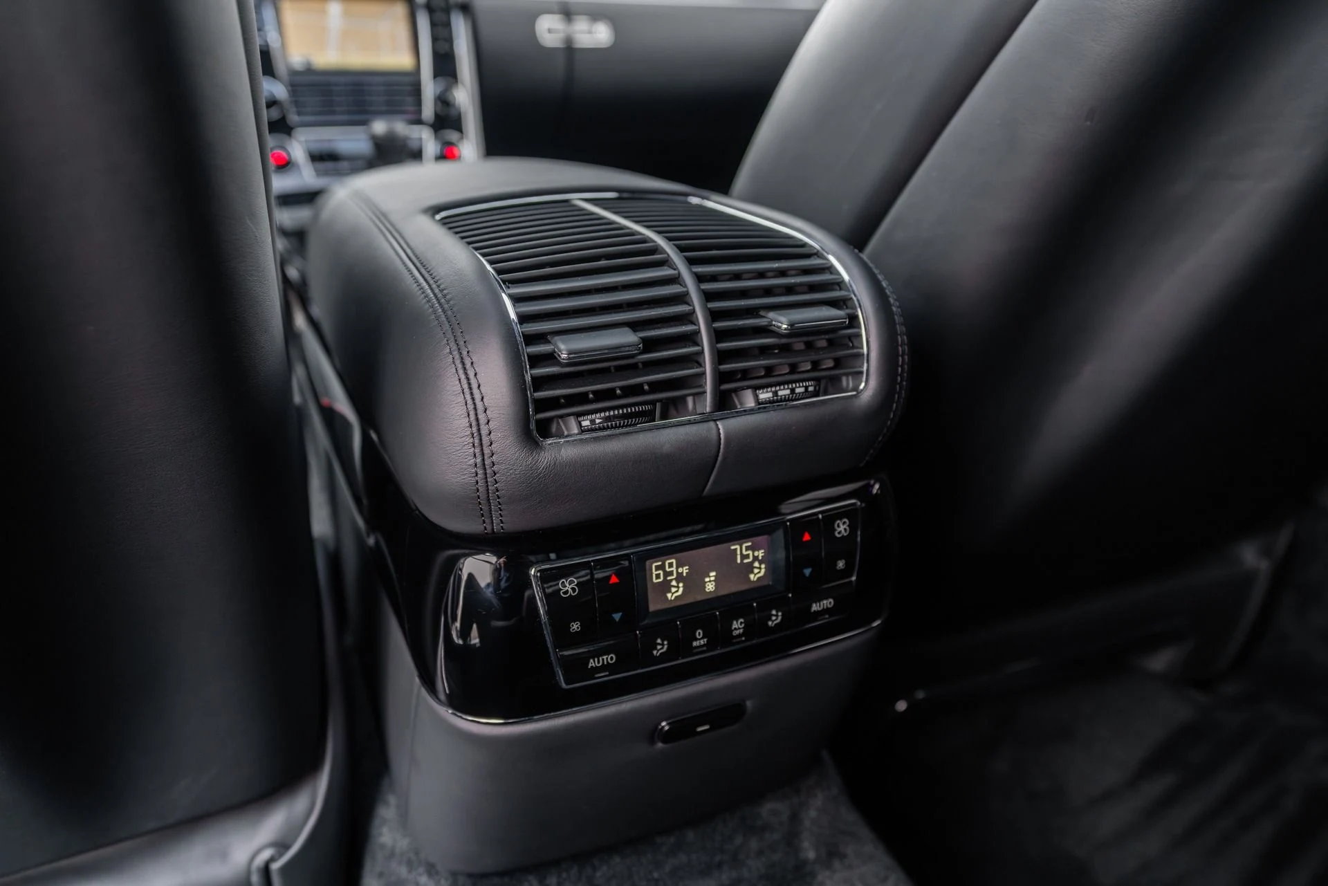 mph031_2093151834_11544_p32_l_37126eb460