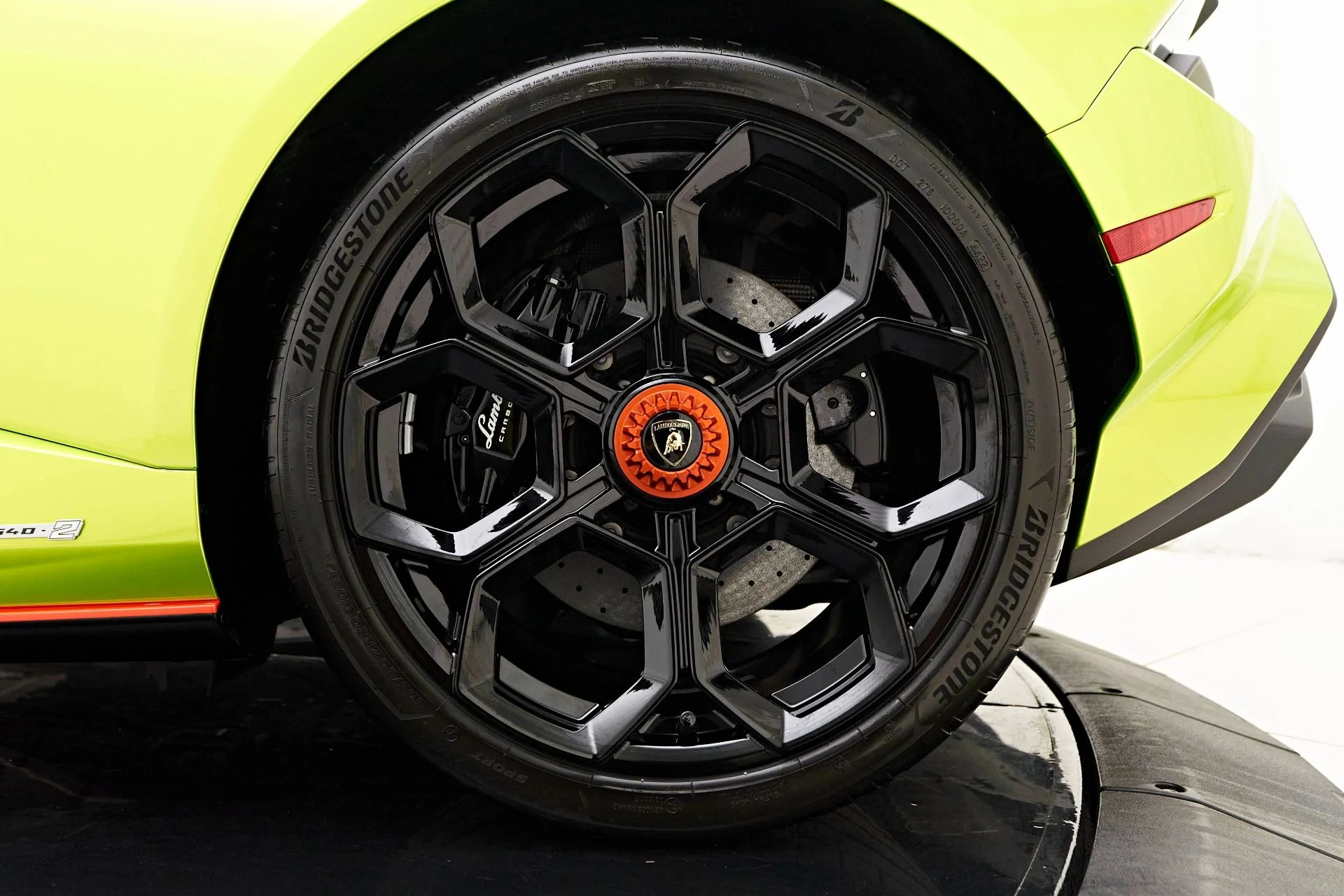 mph031_2101467395_Used_2023_Lamborghini_Huracan_Tecnica_Base_1715640571_f47459e453