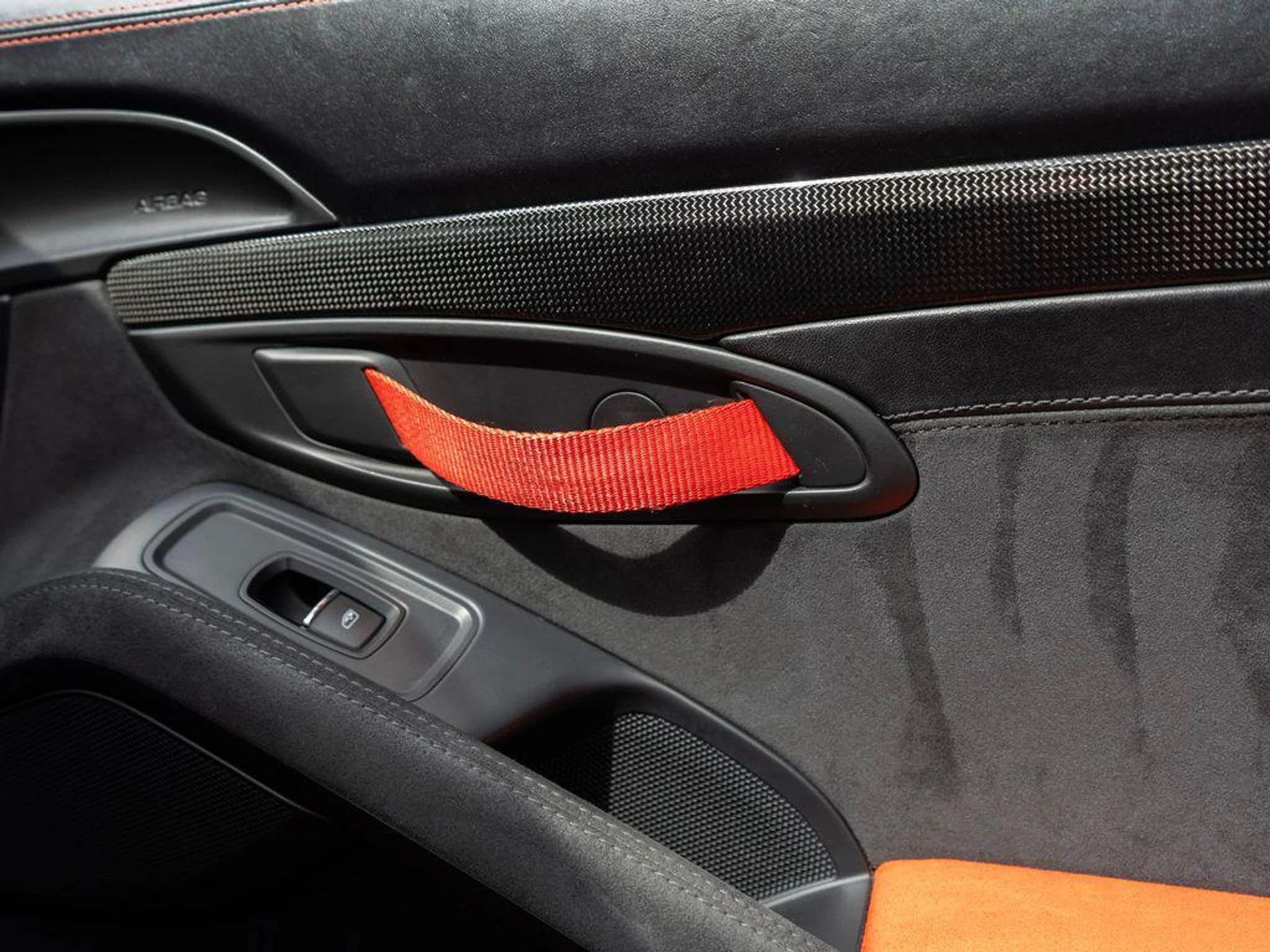 mph031_2108115791_CRU_Mk9_Y_Lhnt_T_Khd_Xm1_L8_AS_Geg_A_5651ac5445