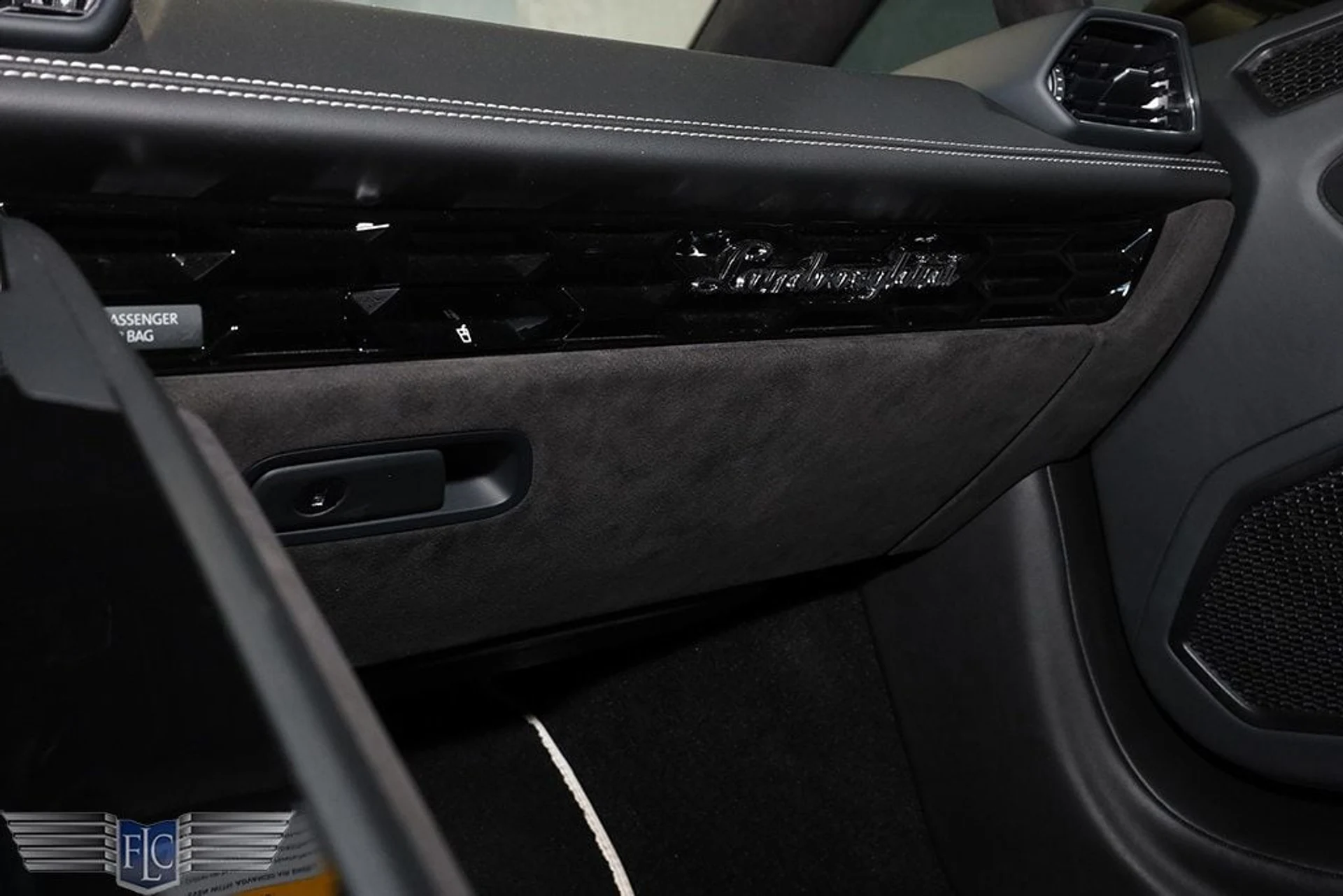 mph031_210962349_used_2022_lamborghini_huracan_evo_spyderrwd_9689_22989823_32_1024_a54d015d8e