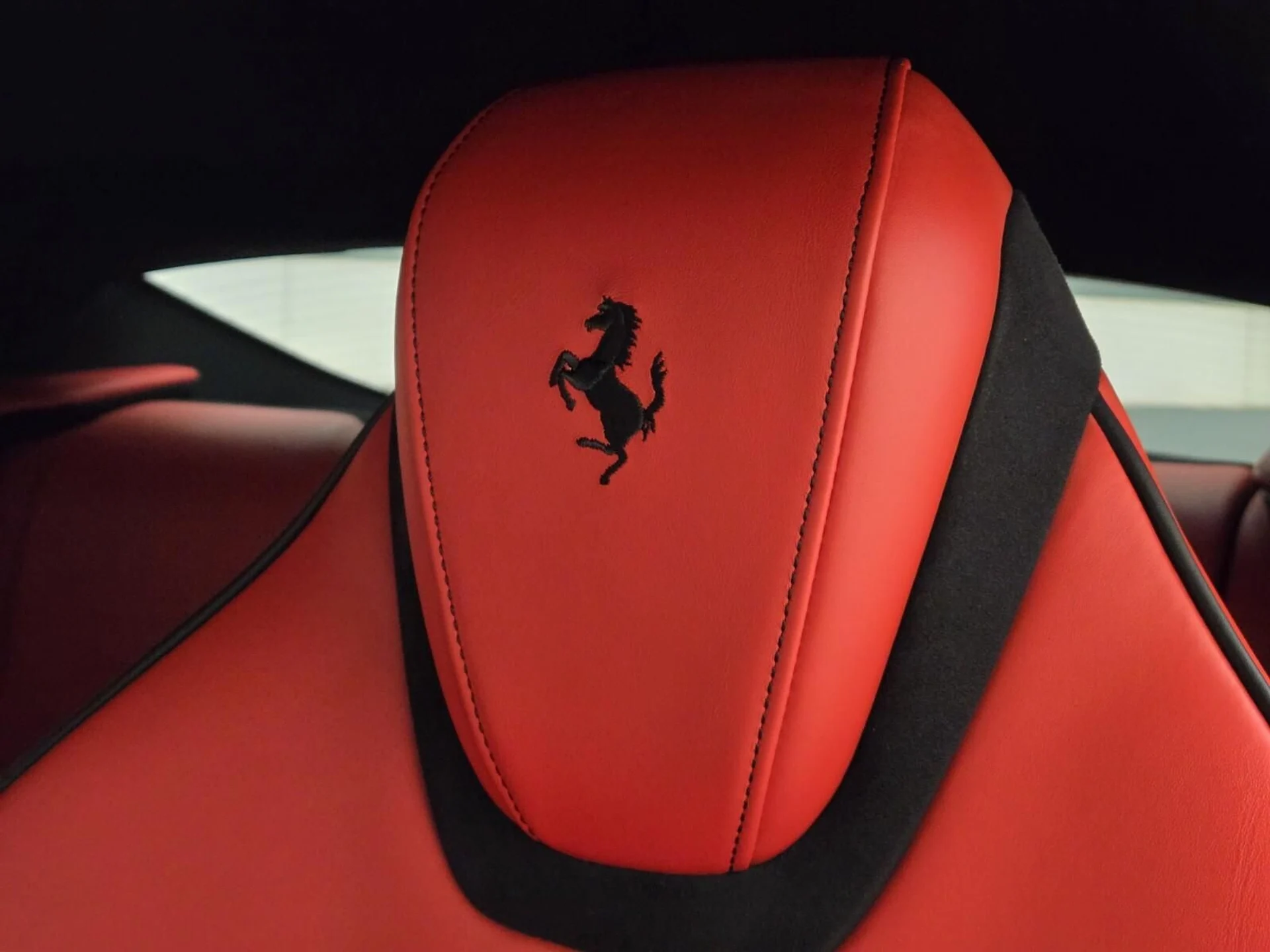 mph031_2114939695_Used_2022_Ferrari_Roma_1760771265_904c04ce82