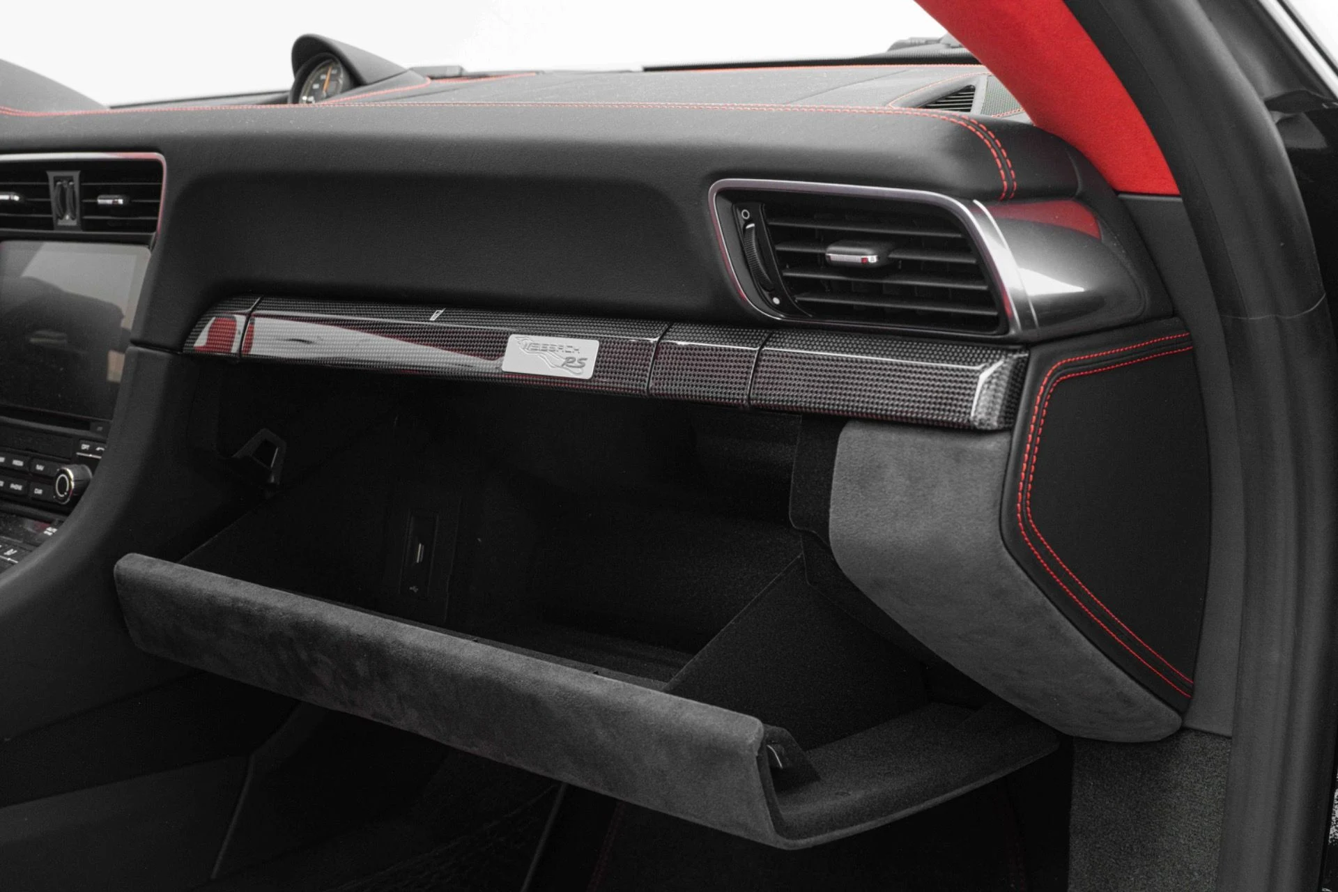 mph031_2123778731_Used_2018_Porsche_911_GT_2_RS_1774025661_9a77cc465f