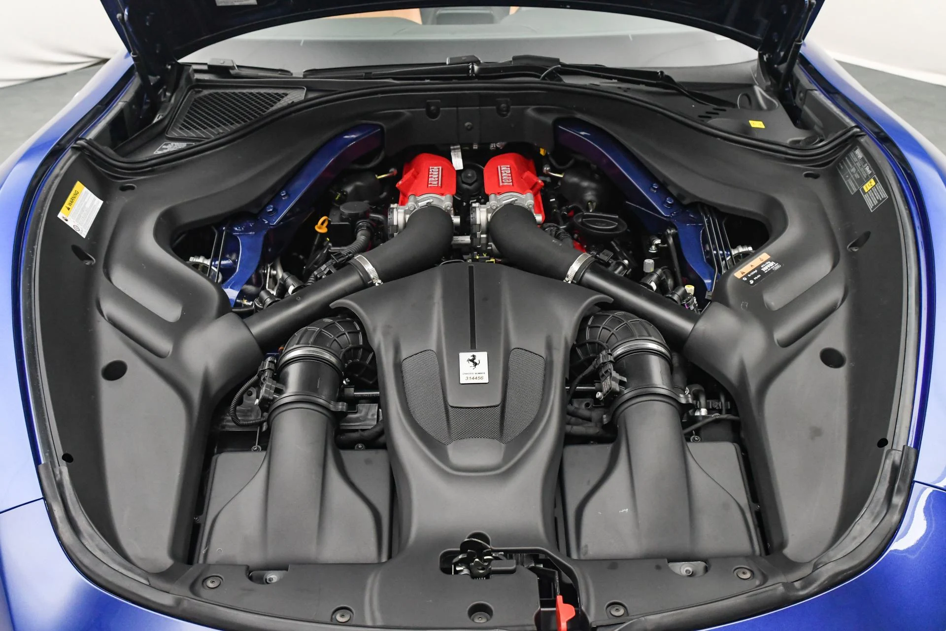 mph031_2125891696_Used_2025_Ferrari_Roma_Spider_Spider_1754640523_ecf11806f1