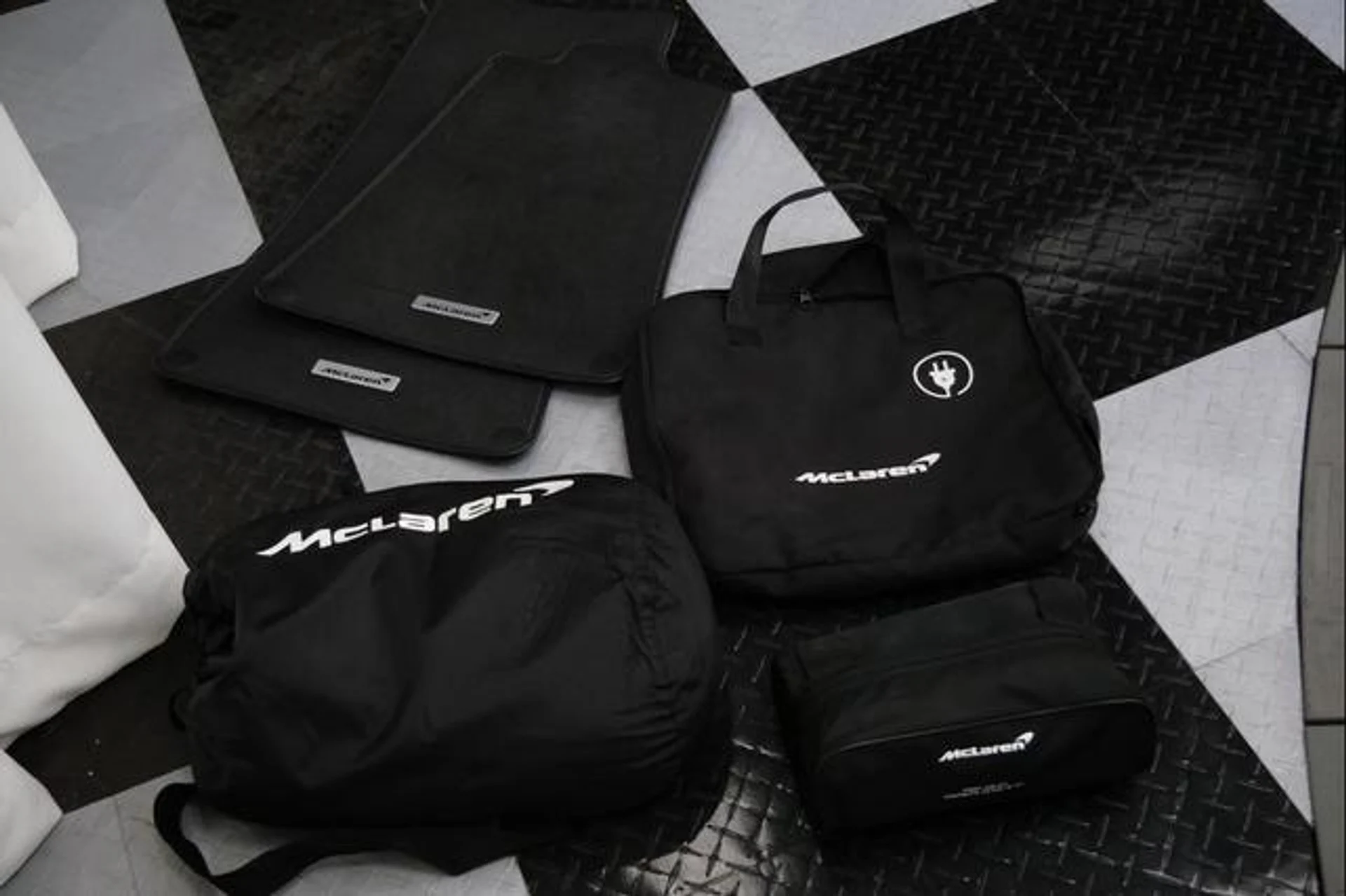 mph031_2149671405_wk_Rwjktsv_V7w_B_Qm96_Ogcv_V_Fmr_4_cdbdb015fe