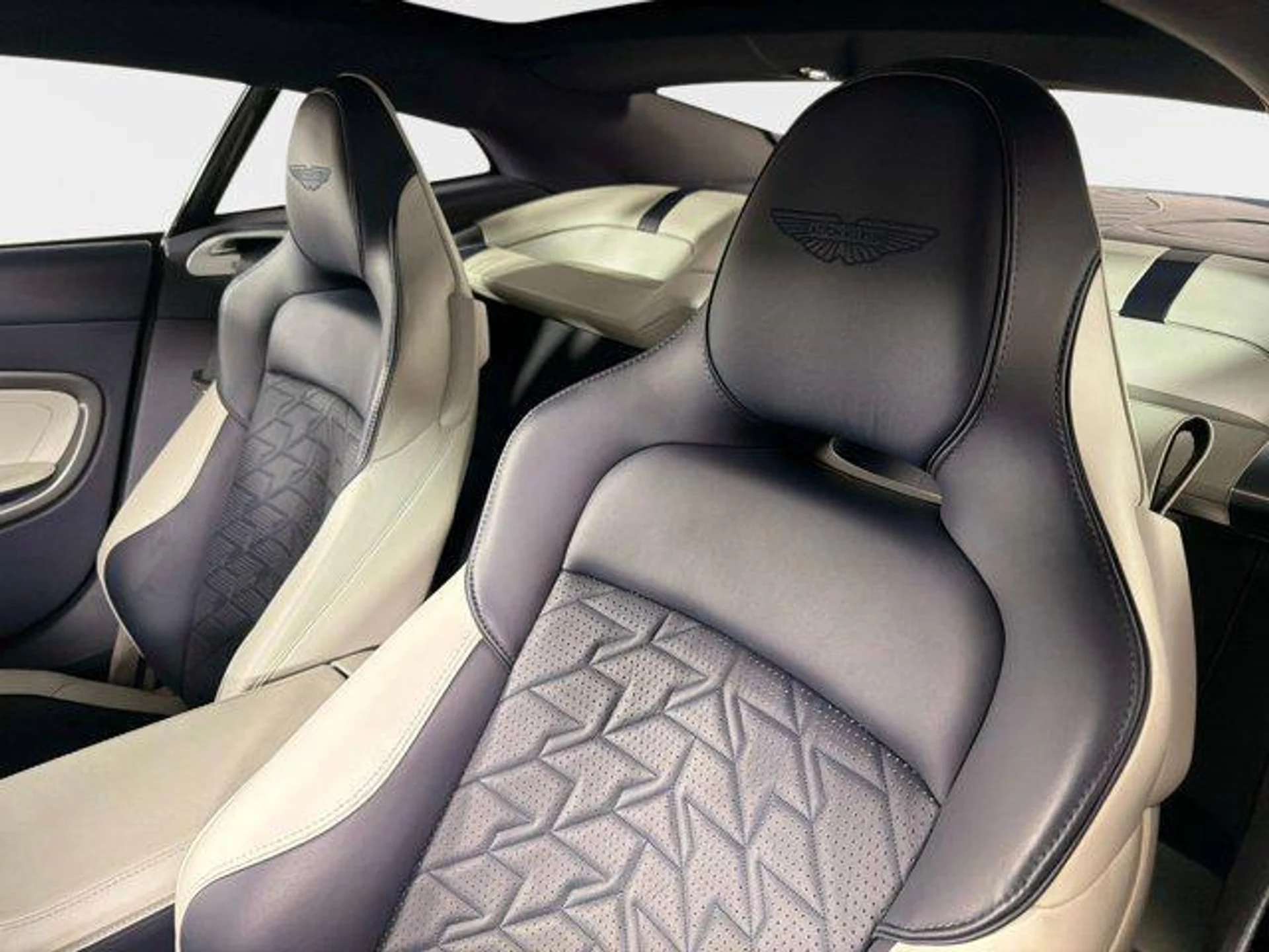 mph031_2159840900_M43_Iz_QR_0_Dd3hmh_E_Rv_Vvdz_K_Esrs_a7730bd941