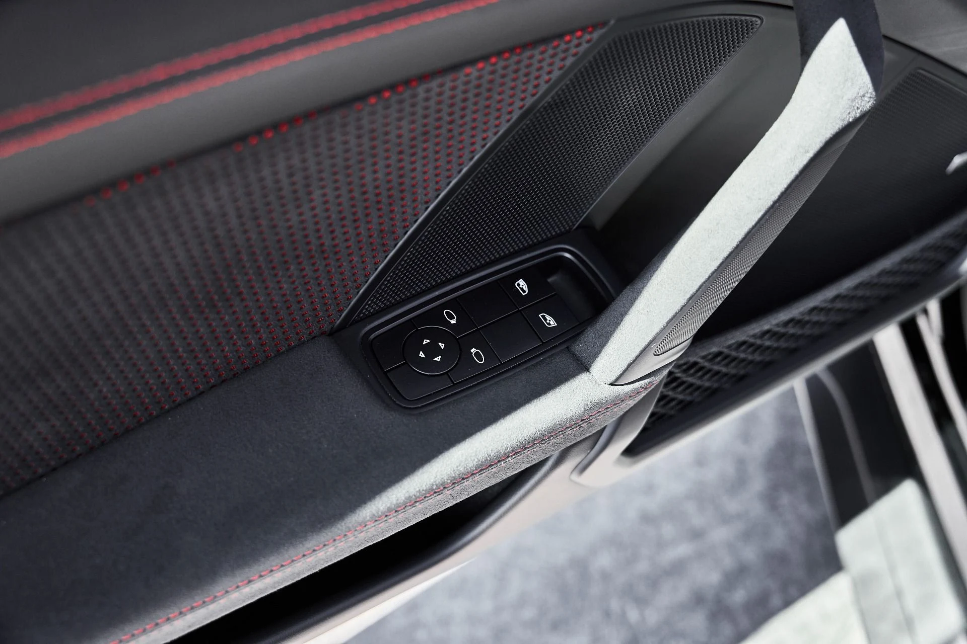 mph031_2162515842_Used_2024_Porsche_911_GT_3_RS_1775094532_aceab32161