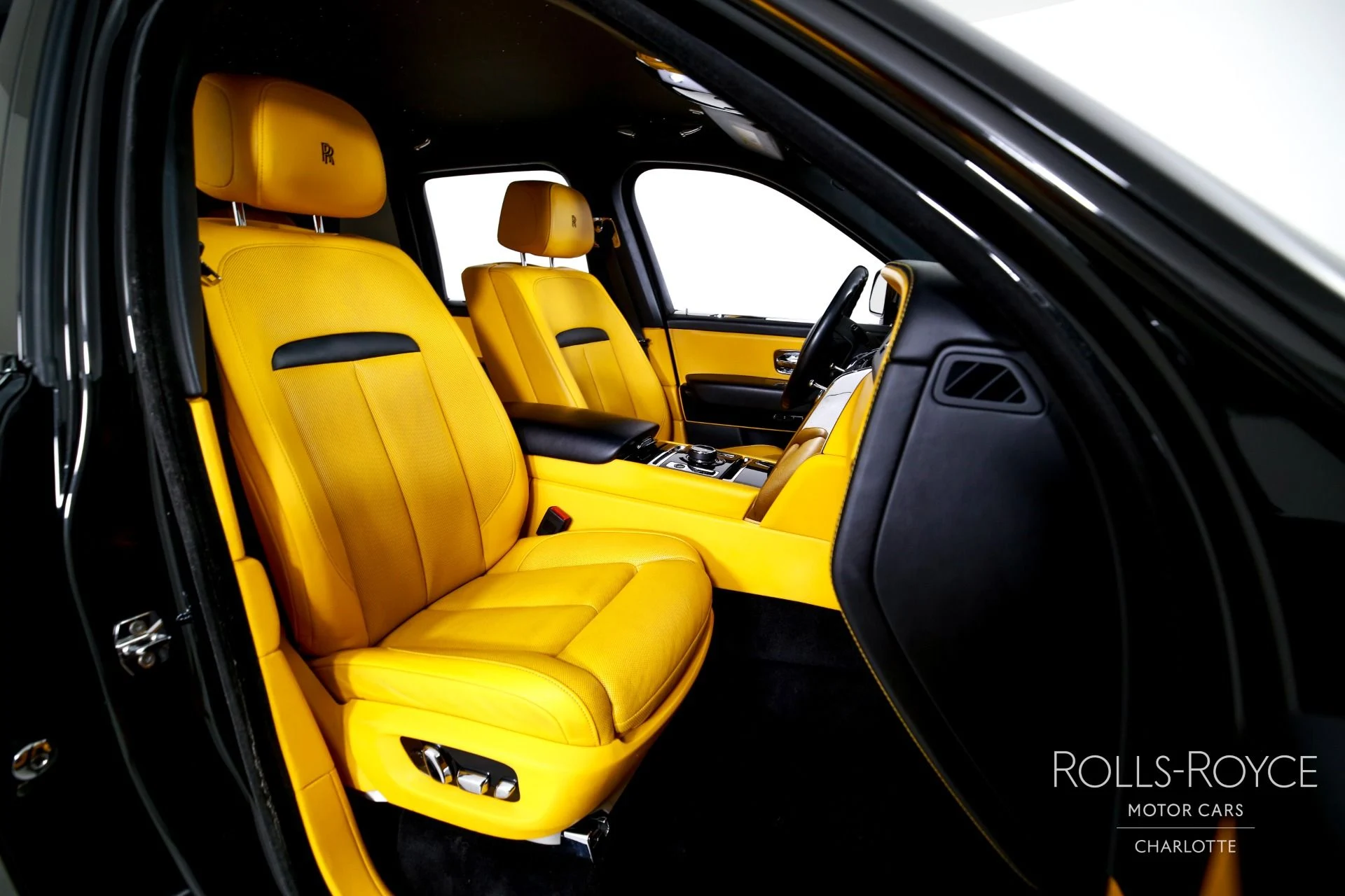 mph031_21631230_Used_2022_Rolls_Royce_Cullinan_1769449841_3abd29d810