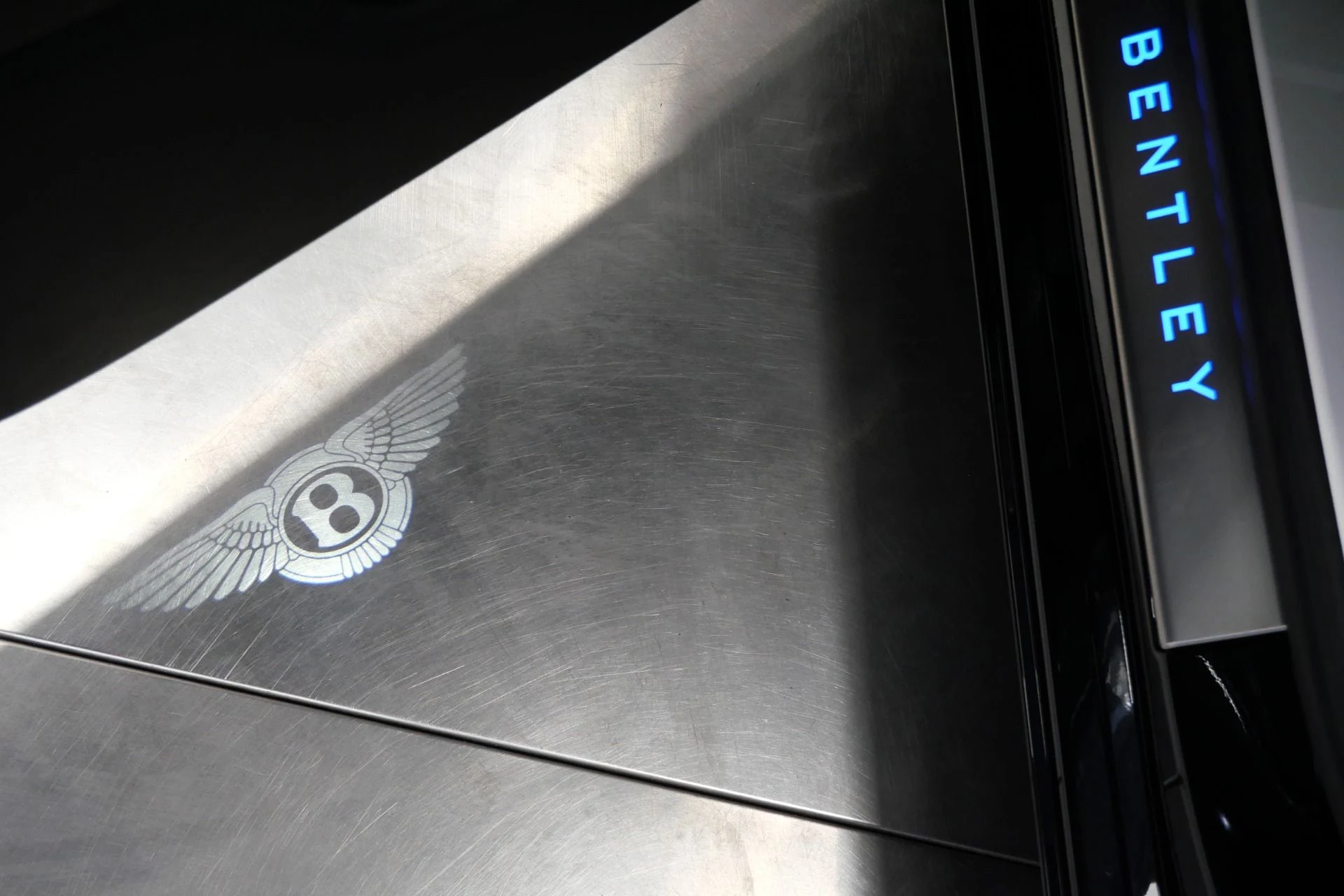 mph031_216524123_Used_2023_Bentley_Flying_Spur_Hybrid_Touring_Specification_Contrast_Stitching_Piping_Bang_and_Olufsen_1769812693_0b4f3ed4b8