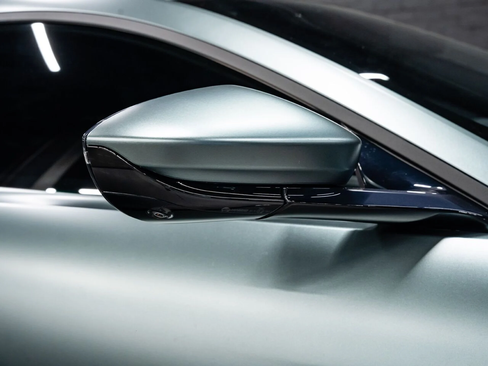 mph031_2166717478_aston_martin_vantage_2020_b5b308f52a
