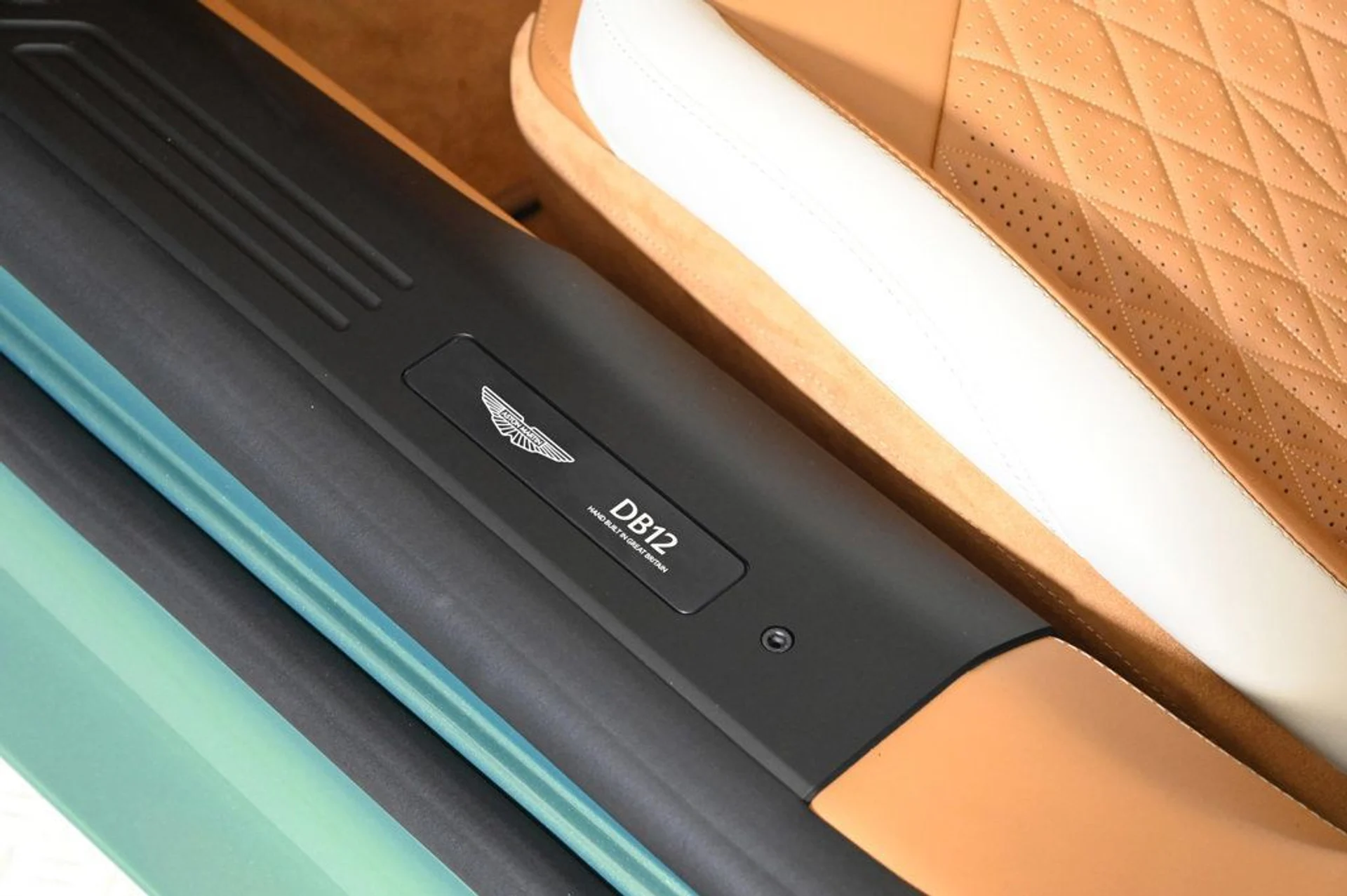 mph031_217585739_new_2026_aston_martin_db12_volante_11350_23005551_31_1024_14e4b3c6af