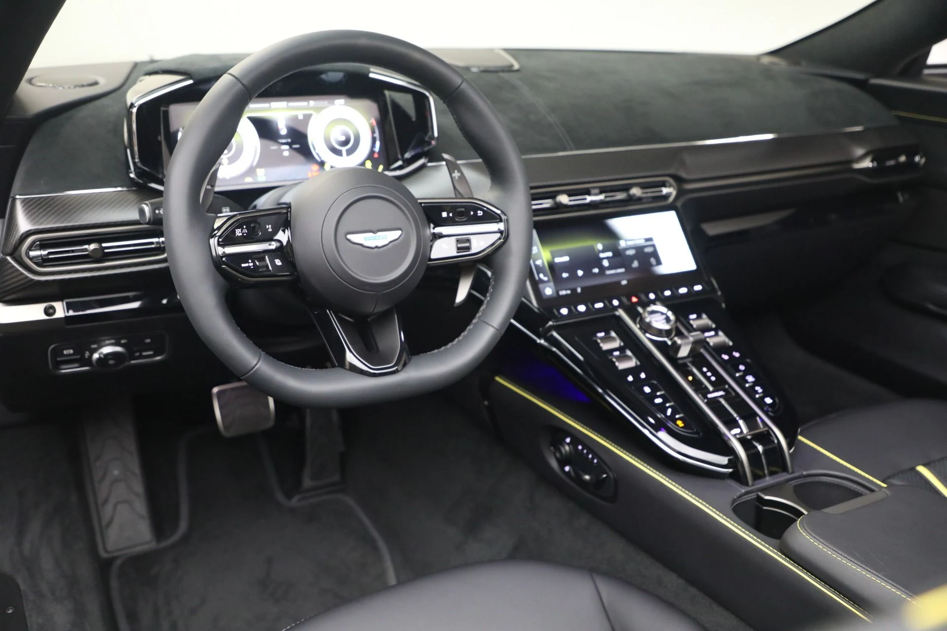 mph031_2183401333_New_2026_Aston_Martin_Vantage_S_Roadster_1776800186_048dcf825f