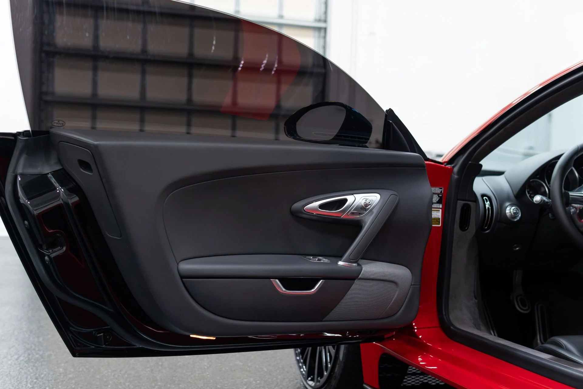 mph031_2184033400_Used_2008_Bugatti_Veyron_164_1769463944_eb17033e1d