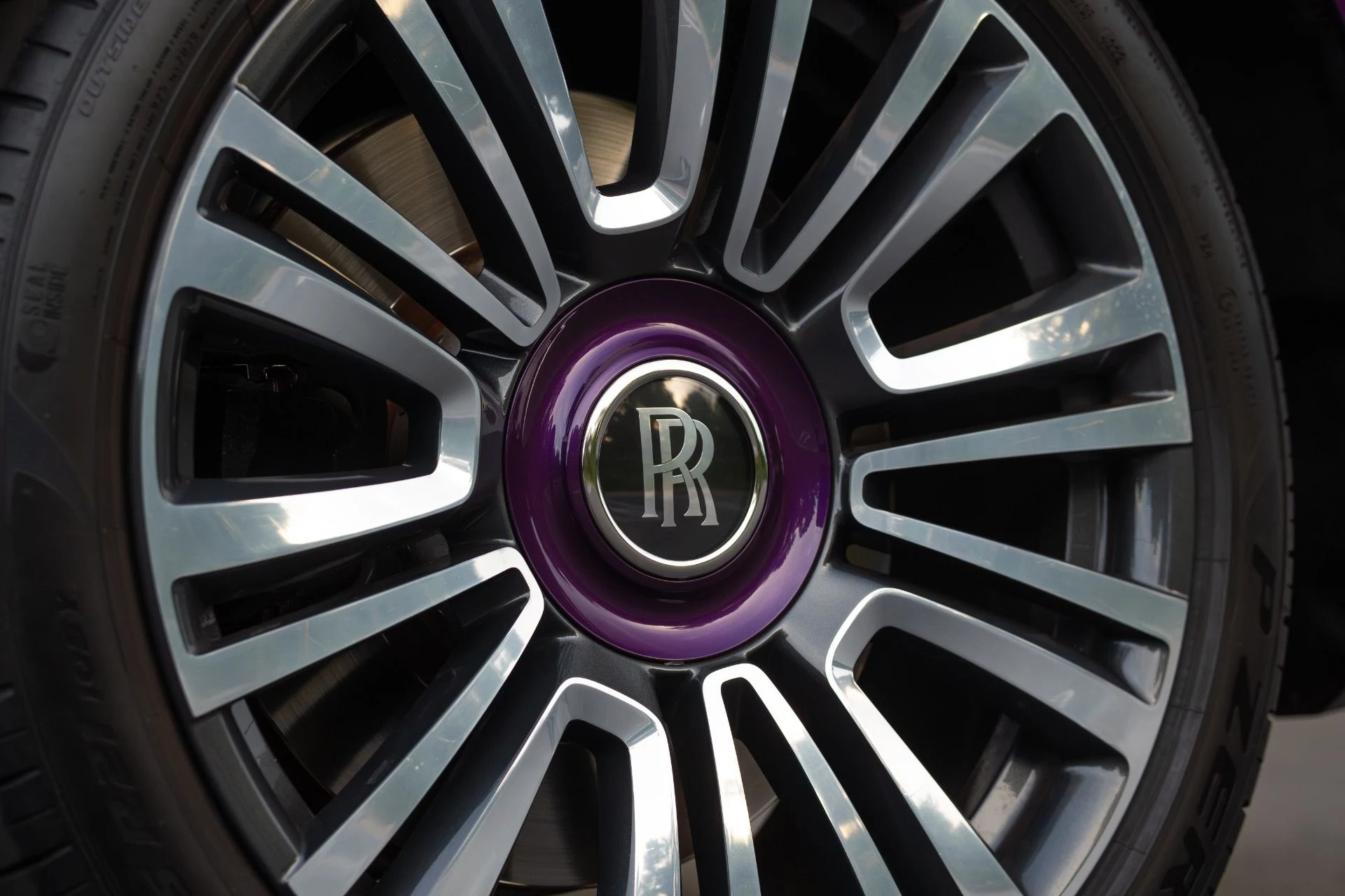 mph031_2188322379_Used_2021_Rolls_Royce_Ghost_1762913749_690e339b83