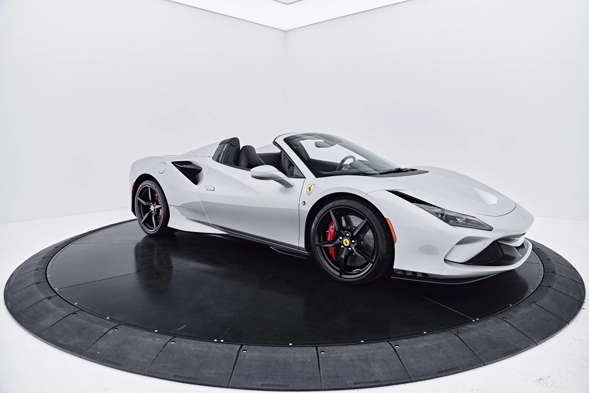 mph031_2195229297_Used_2022_Ferrari_F8_Spider_Base_1785538805_0b25c38b03