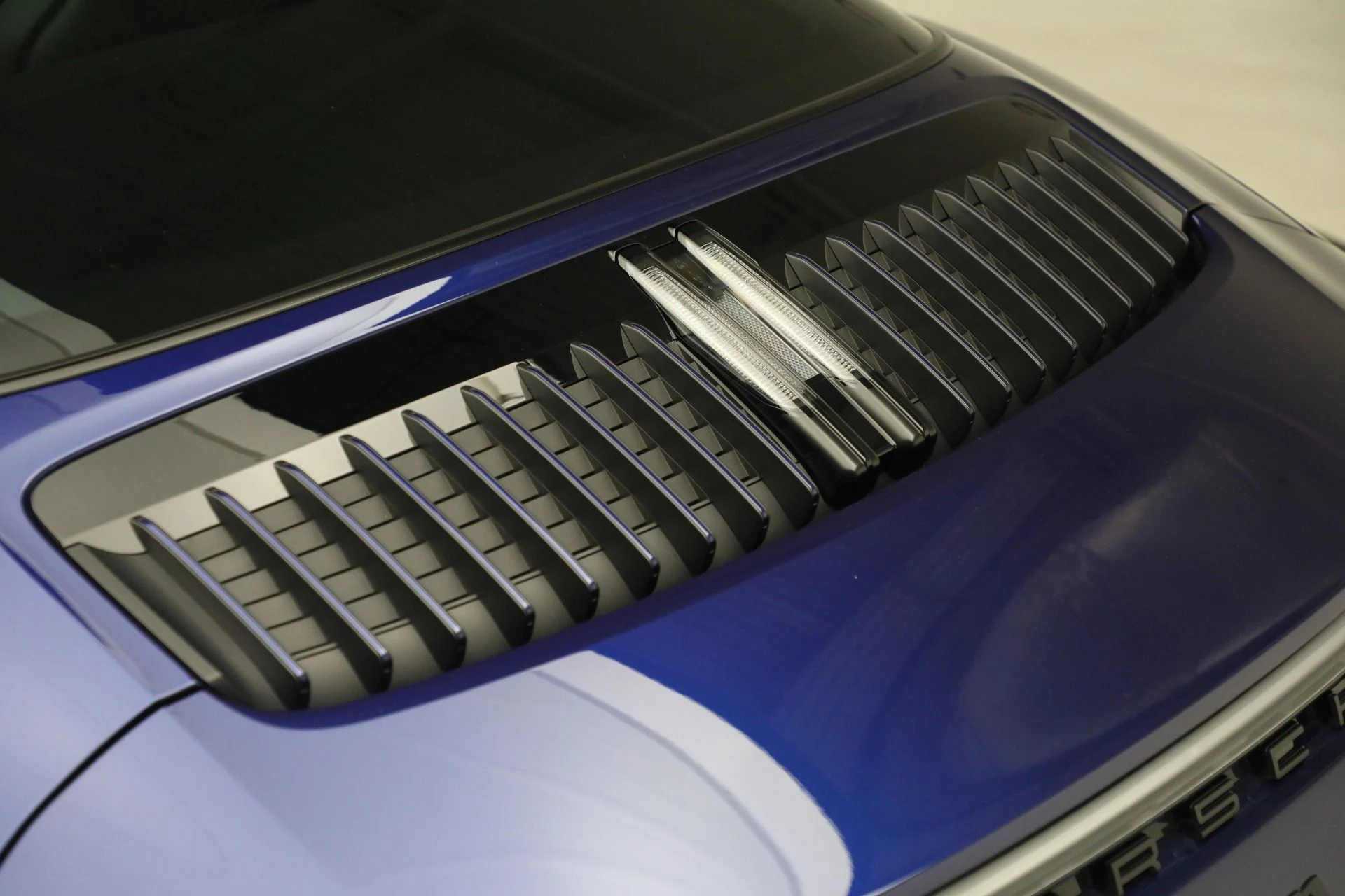 mph031_2195658872_Used_2024_Porsche_911_Targa_4_GTS_1761677247_213b09b712