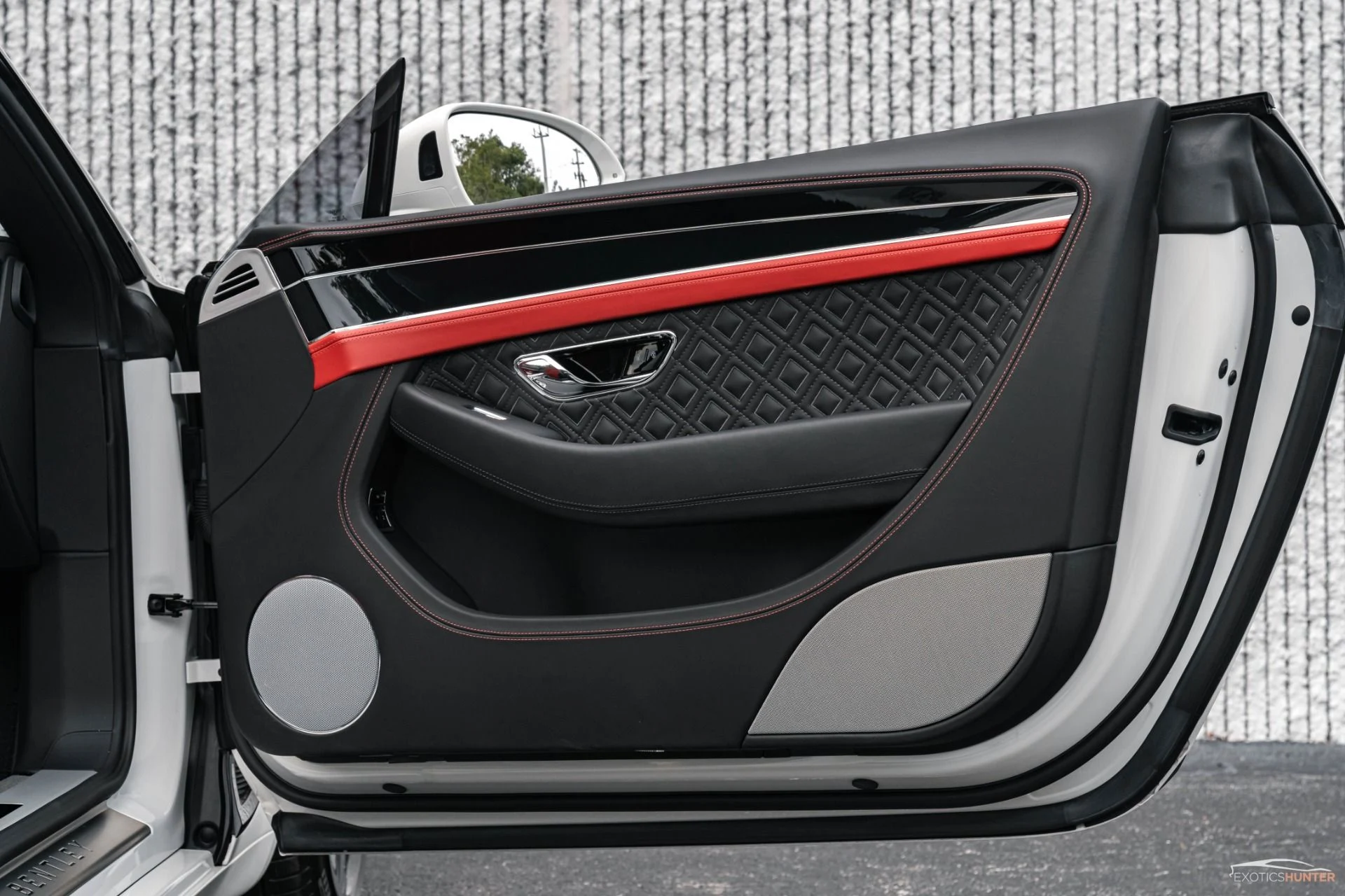 mph031_2195875932_Used_2020_Bentley_Continental_GTC_280_K_MSRP_Mulliner_Blackline_Rotating_Display_1766938877_e6ca60bf57