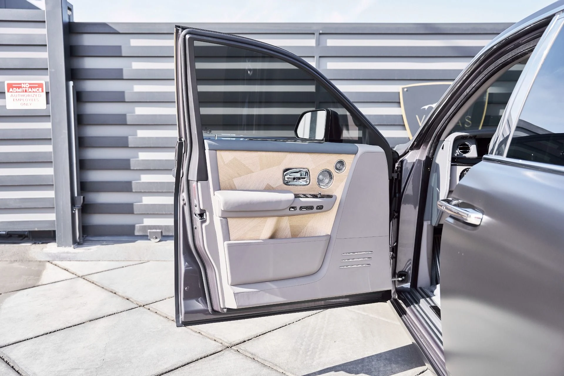 mph031_2203815961_Used_2025_Rolls_Royce_Phantom_Base_1769480911_81bd1e40bd