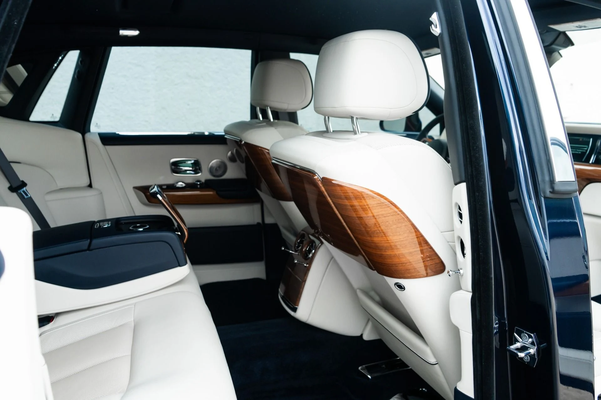 mph031_2205279926_Used_2022_Rolls_Royce_Phantom_1778012232_83d56b66a4