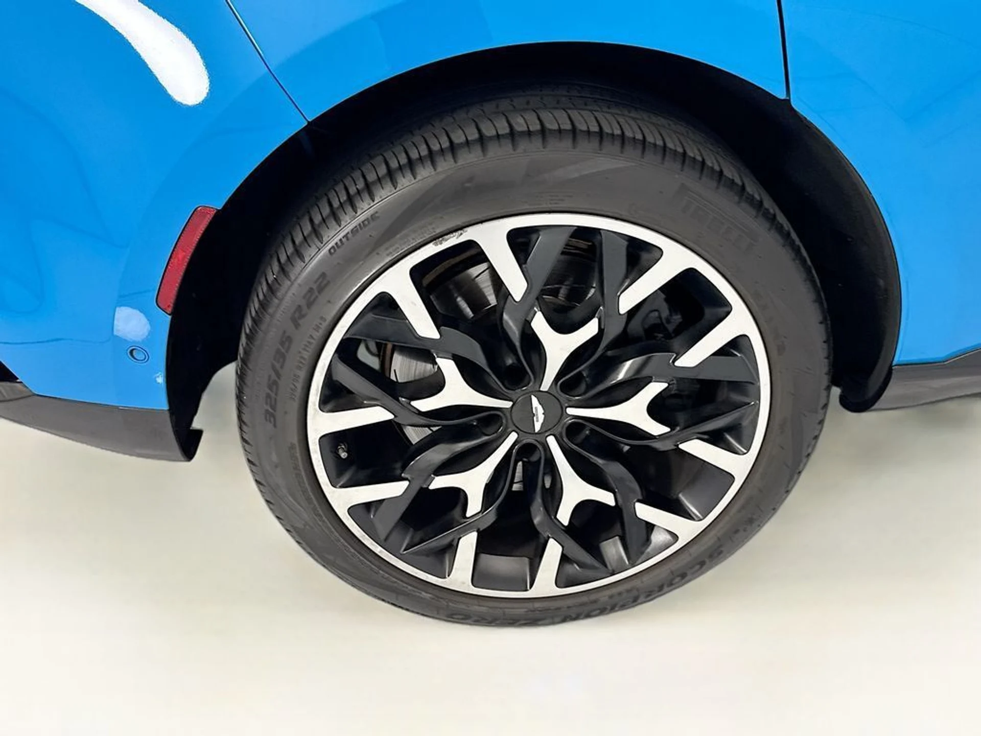 mph031_2209404742_used_2022_aston_martin_dbx_awd_8119_23031859_32_1024_7d8c9152db
