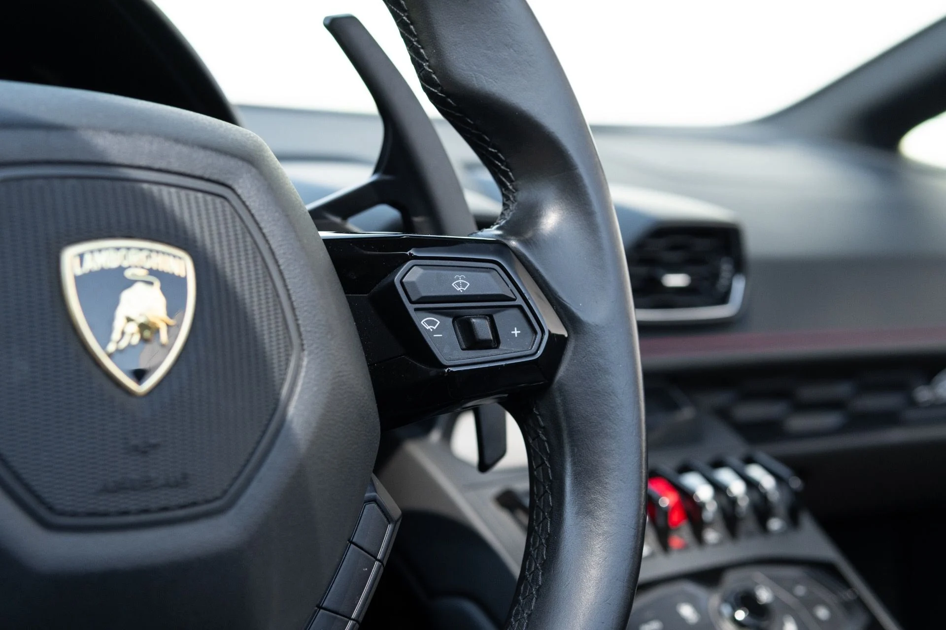 mph031_2212928136_Used_2017_Lamborghini_Huracan_LP_610_4_Spyder_1774364077_015d401025