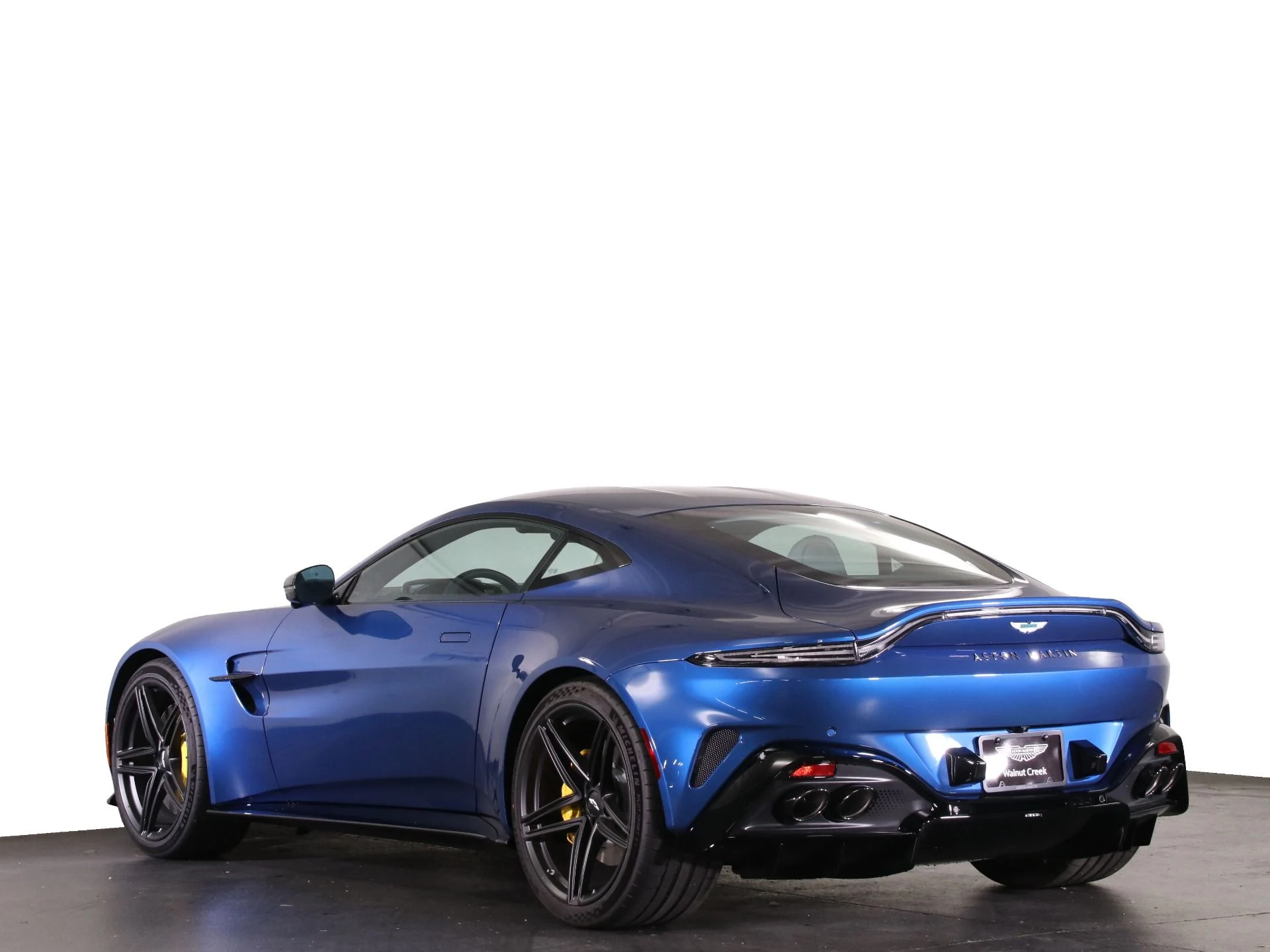 mph031_2214851071_Used_2025_Aston_Martin_Vantage_1742253267_78098c514f