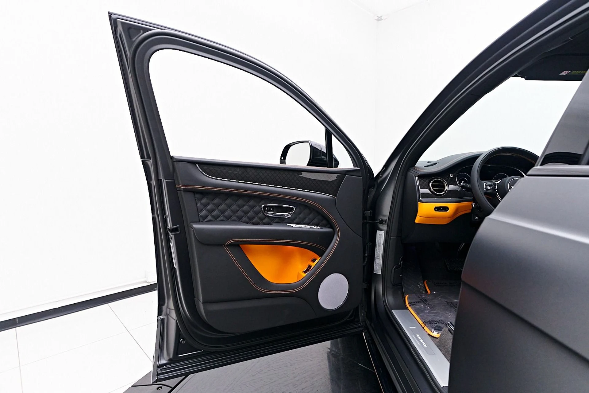 mph031_2215754382_Used_2025_Bentley_Bentayga_S_Black_Edition_1738363048_625269e212