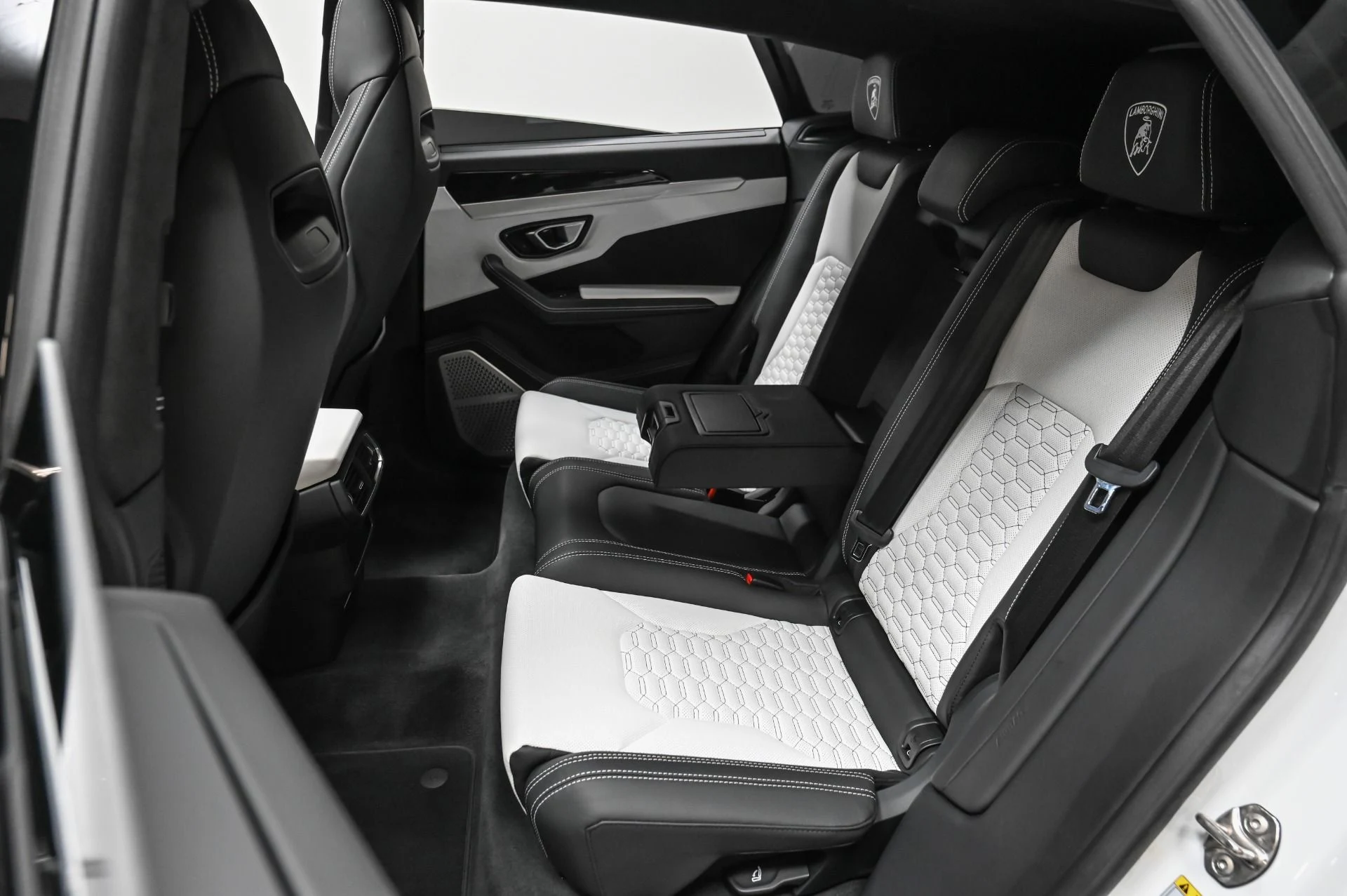 mph031_222805433_Used_2020_Lamborghini_Urus_1770313419_7a0d24be36