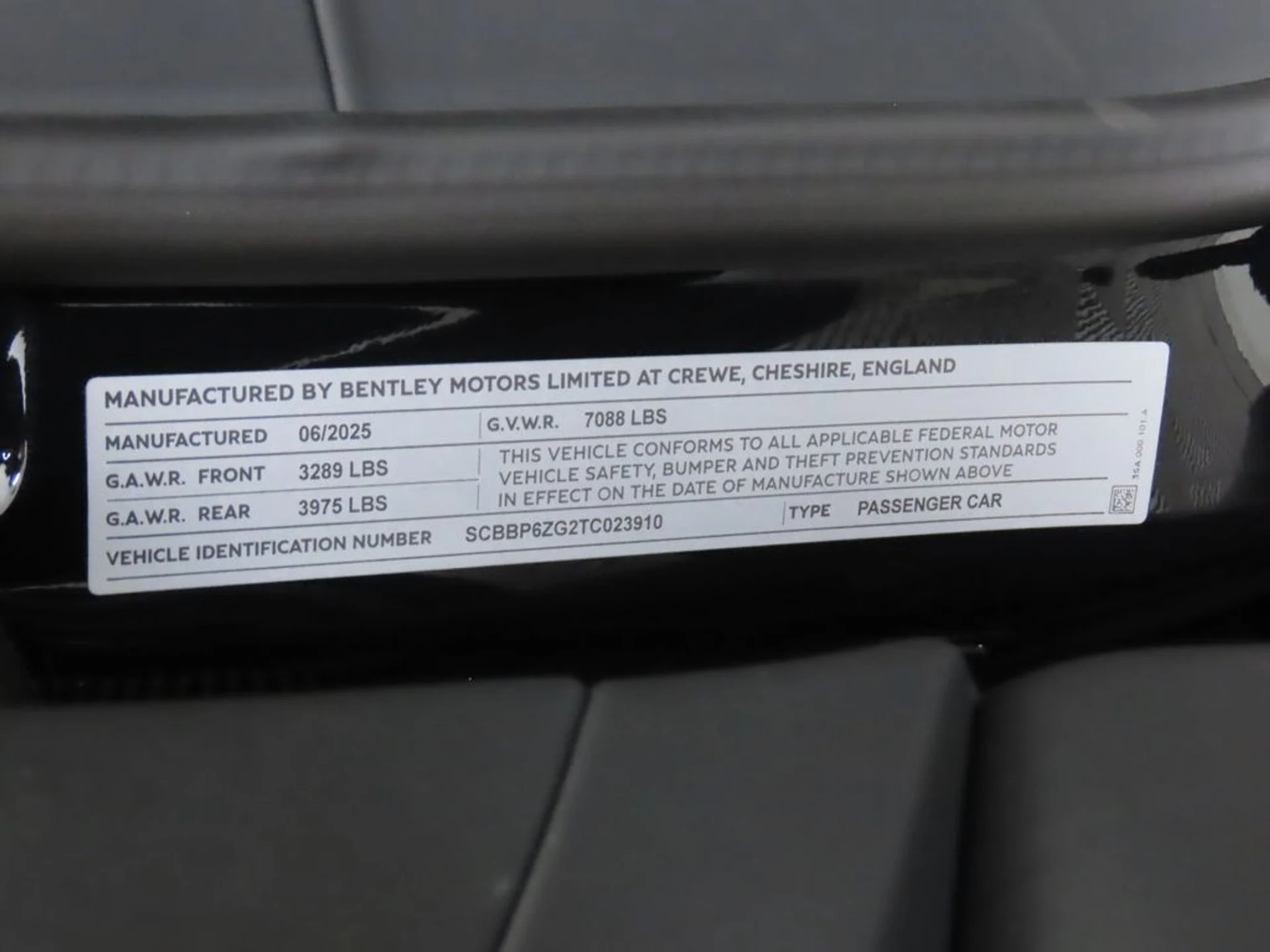 mph031_2231755076_new_2025_bentley_flying_spur_8119_22943437_32_1024_190d962f0d