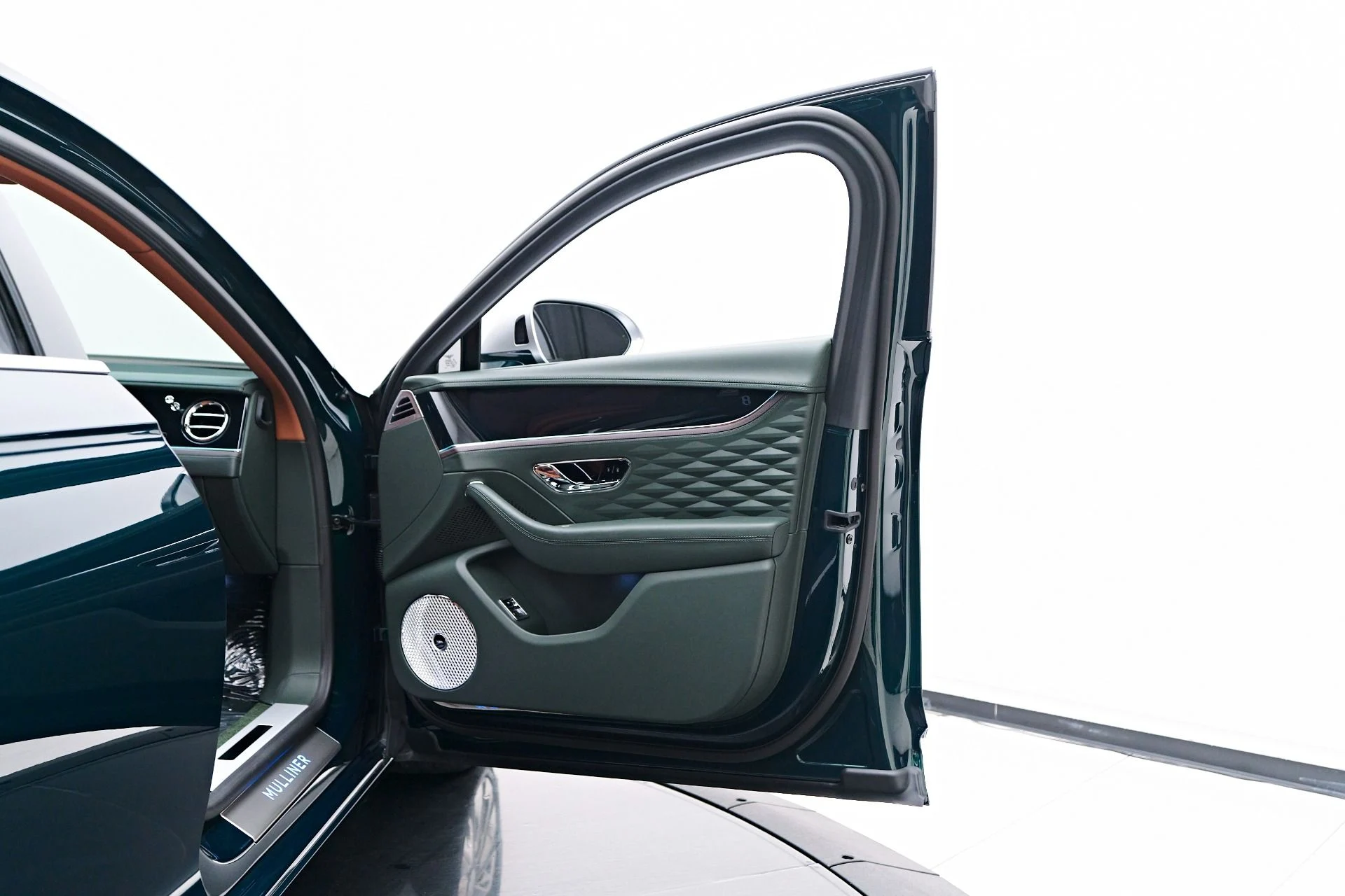 mph031_2238756020_Used_2024_Bentley_Flying_Spur_Mulliner_W12_1756173332_50e0b6577c