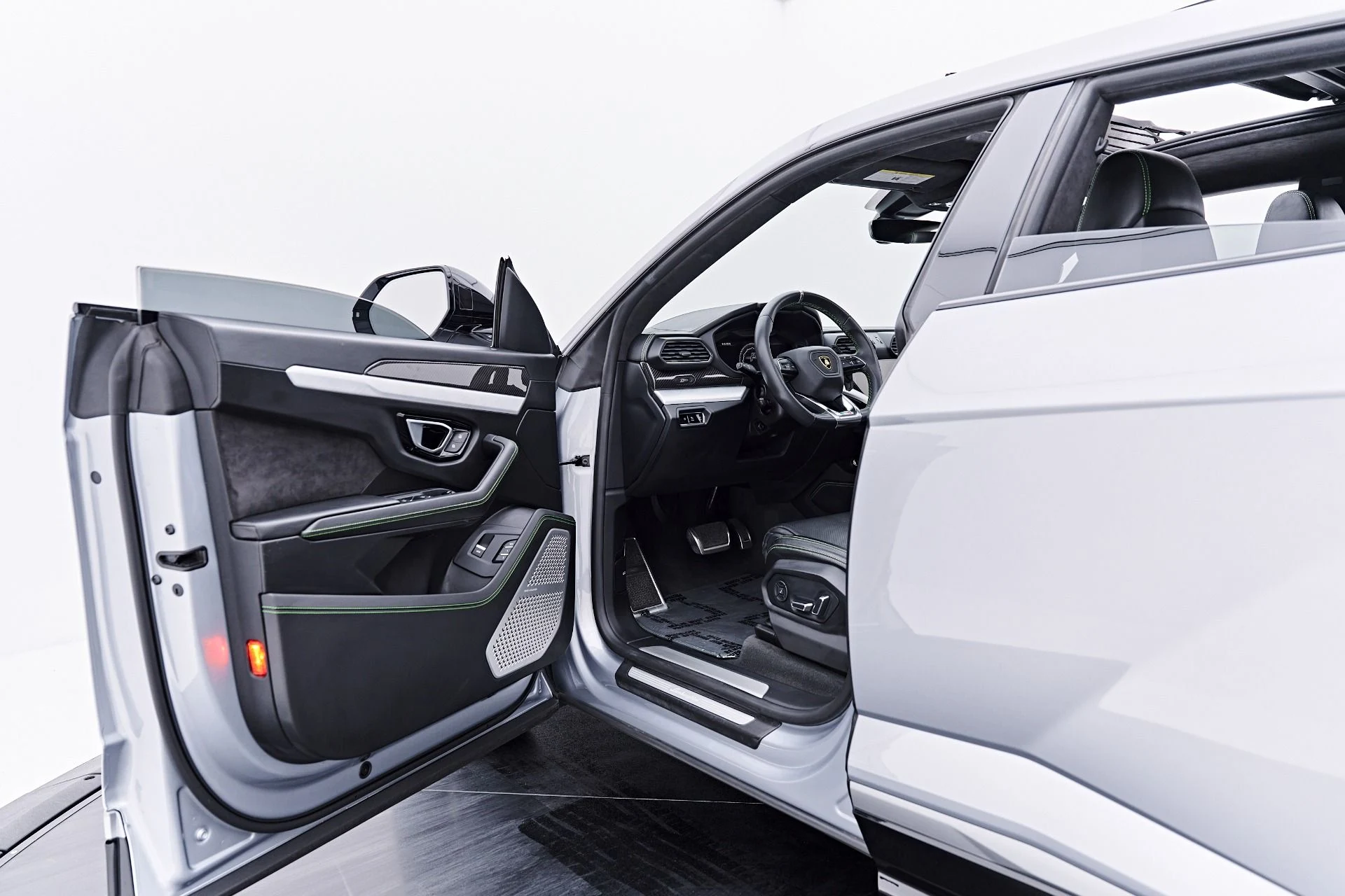 mph031_224241977_Used_2021_Lamborghini_Urus_1788457906_d1f28b49aa