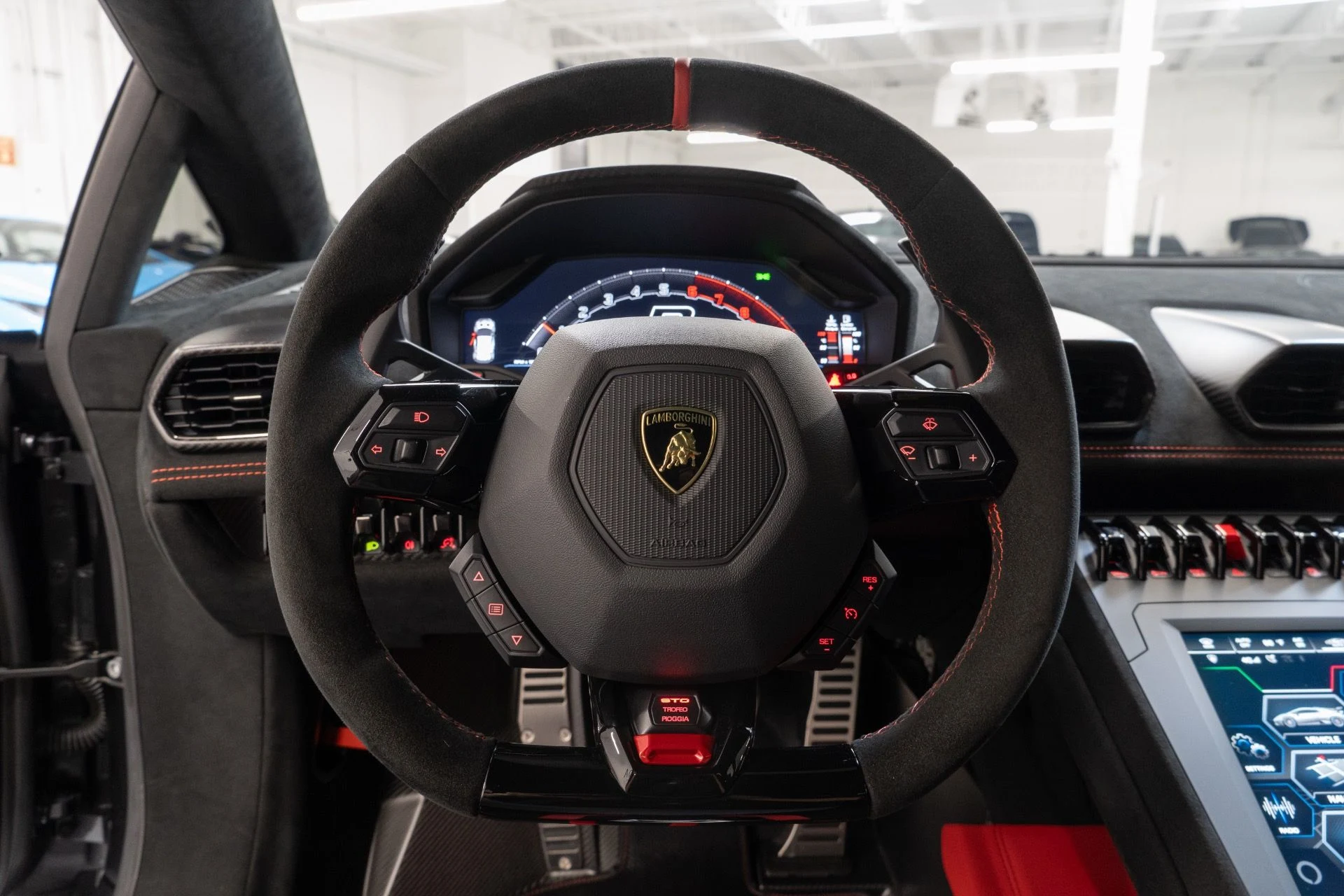 mph031_2242761622_Used_2023_Lamborghini_Huracan_STO_1759172990_c9c172d400