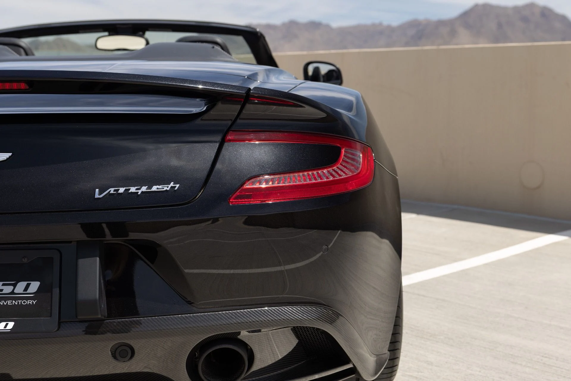 mph031_2243512566_Used_2015_Aston_Martin_Vanquish_Volante_1776978035_2e8495a5b2