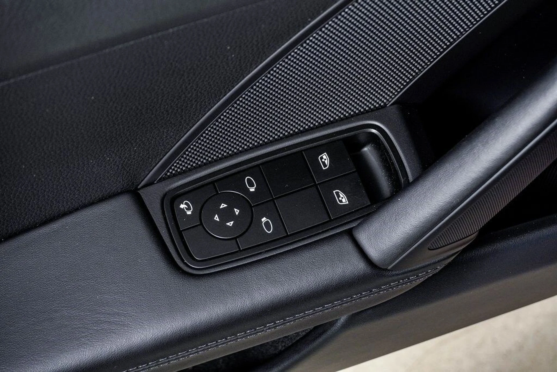 mph031_2265256065_7675799c0a304e6af99b5e22b3837e6bx_01cf047cac