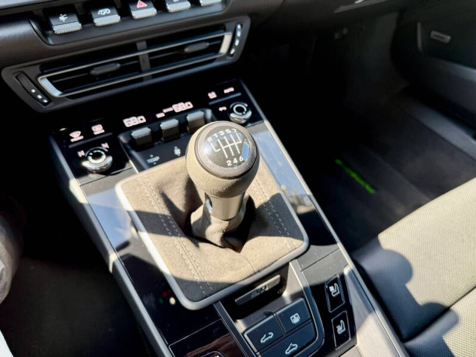 mph031_22758207_2022_porsche_911_carrera_4_gts_awd_2dr_coupe_9353d2b01a