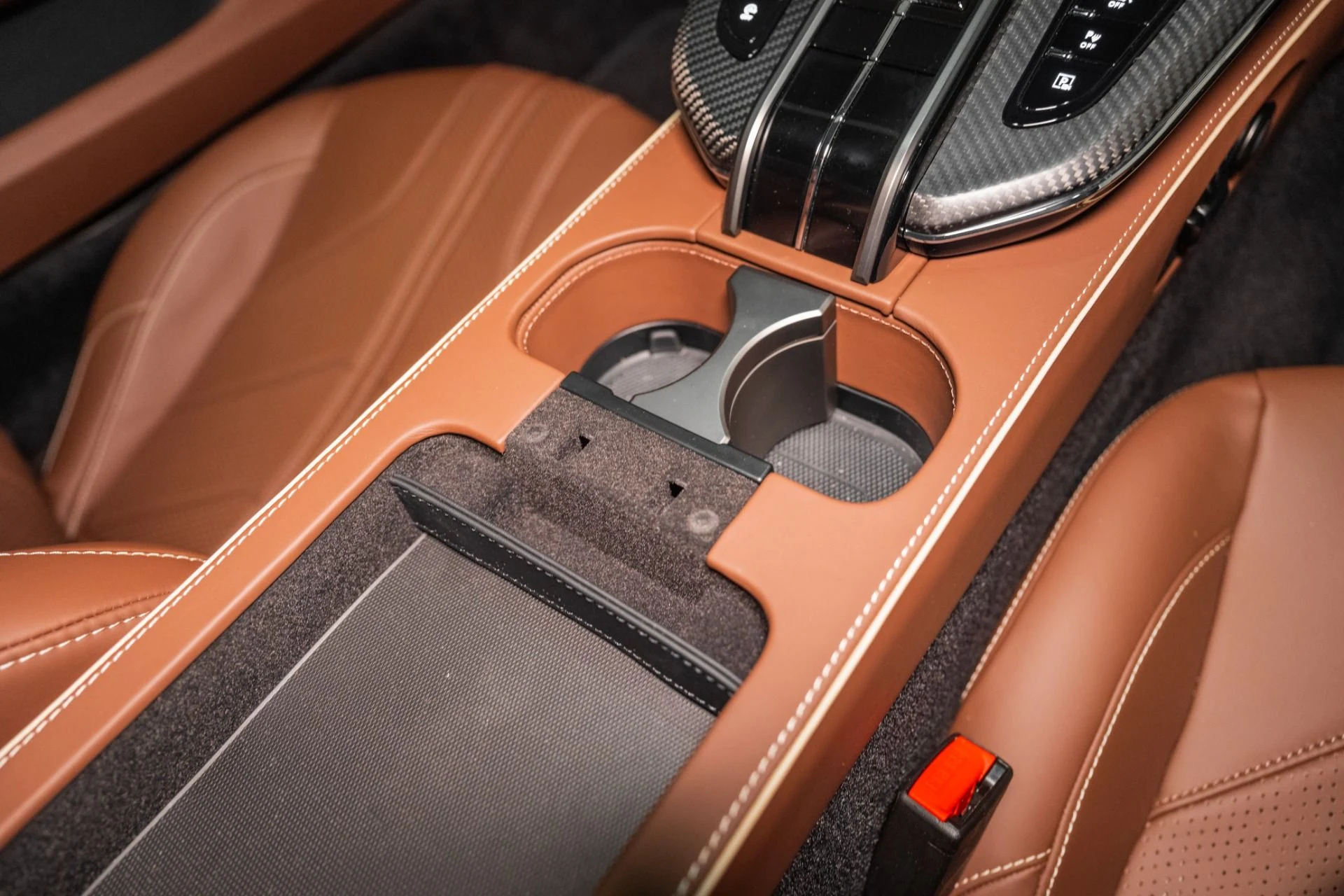 mph031_2293413809_New_2026_ASTON_MARTIN_VANTAGE_1756307695_ca161fb6f9