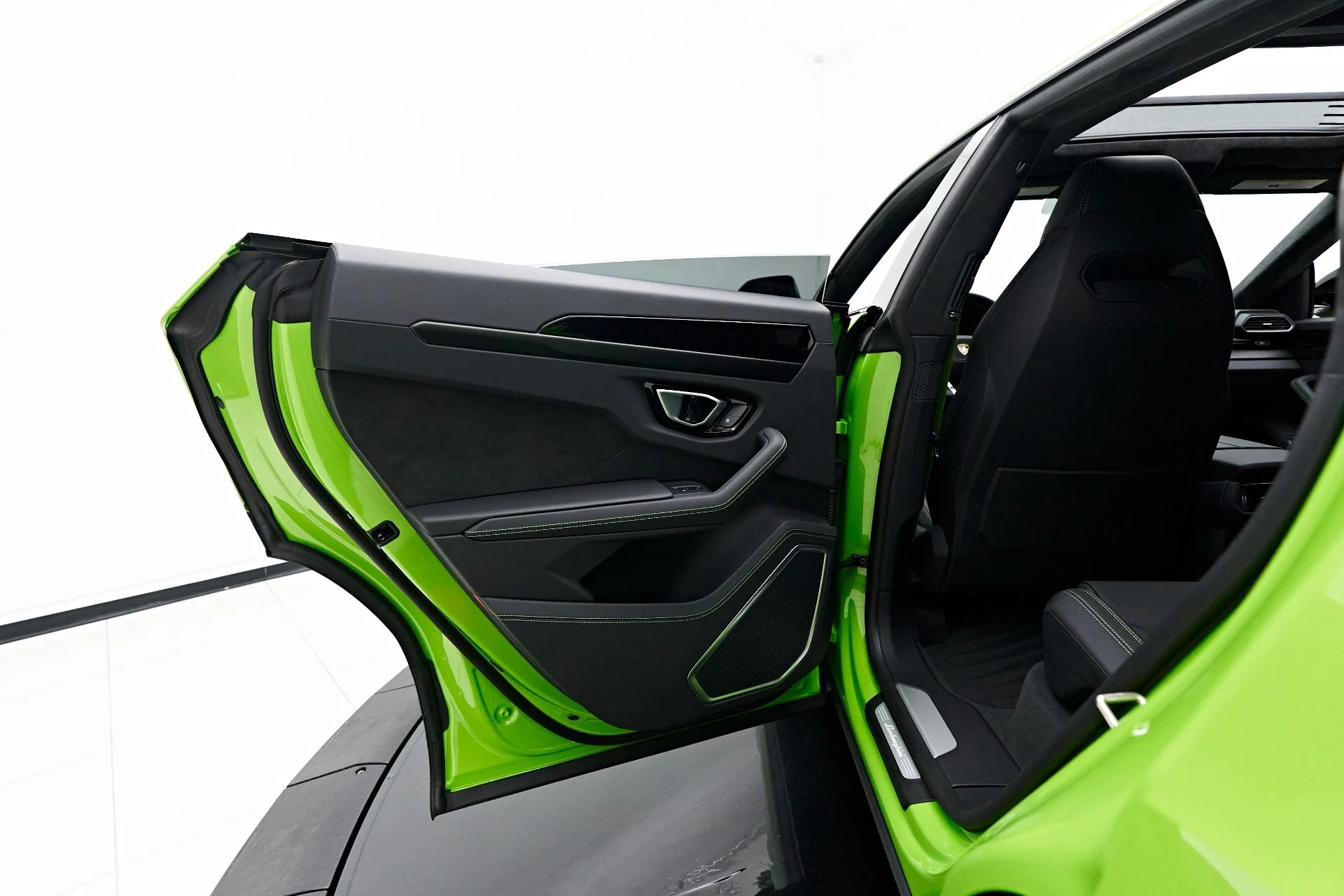 mph031_2302020607_Used_2023_Lamborghini_Urus_S_1692657144_34b674025c