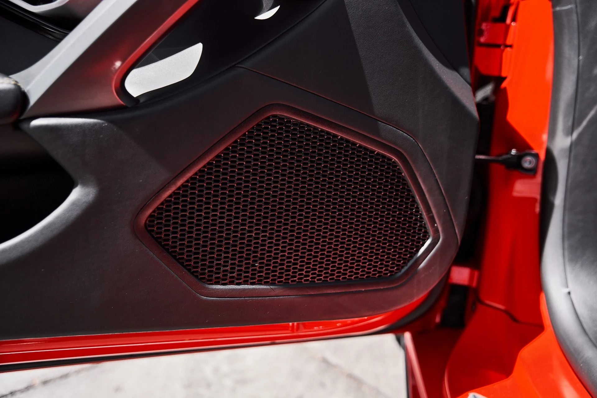 mph031_2303026093_Used_2023_Lamborghini_Huracan_EVO_Base_1776733421_7881eaf184