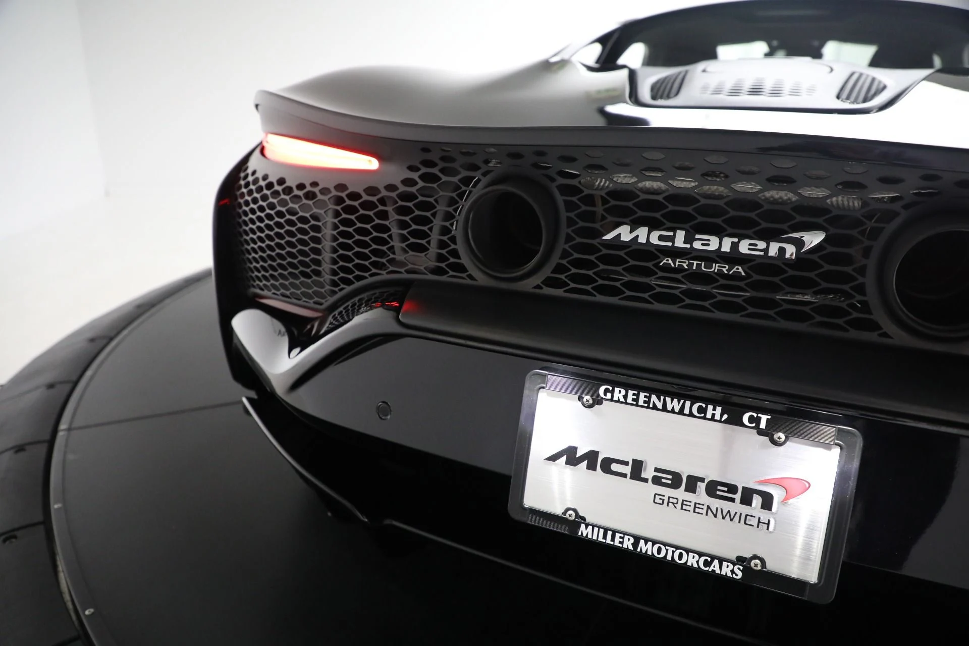 mph031_2305118079_Used_2023_Mc_Laren_Artura_50402cf8b3